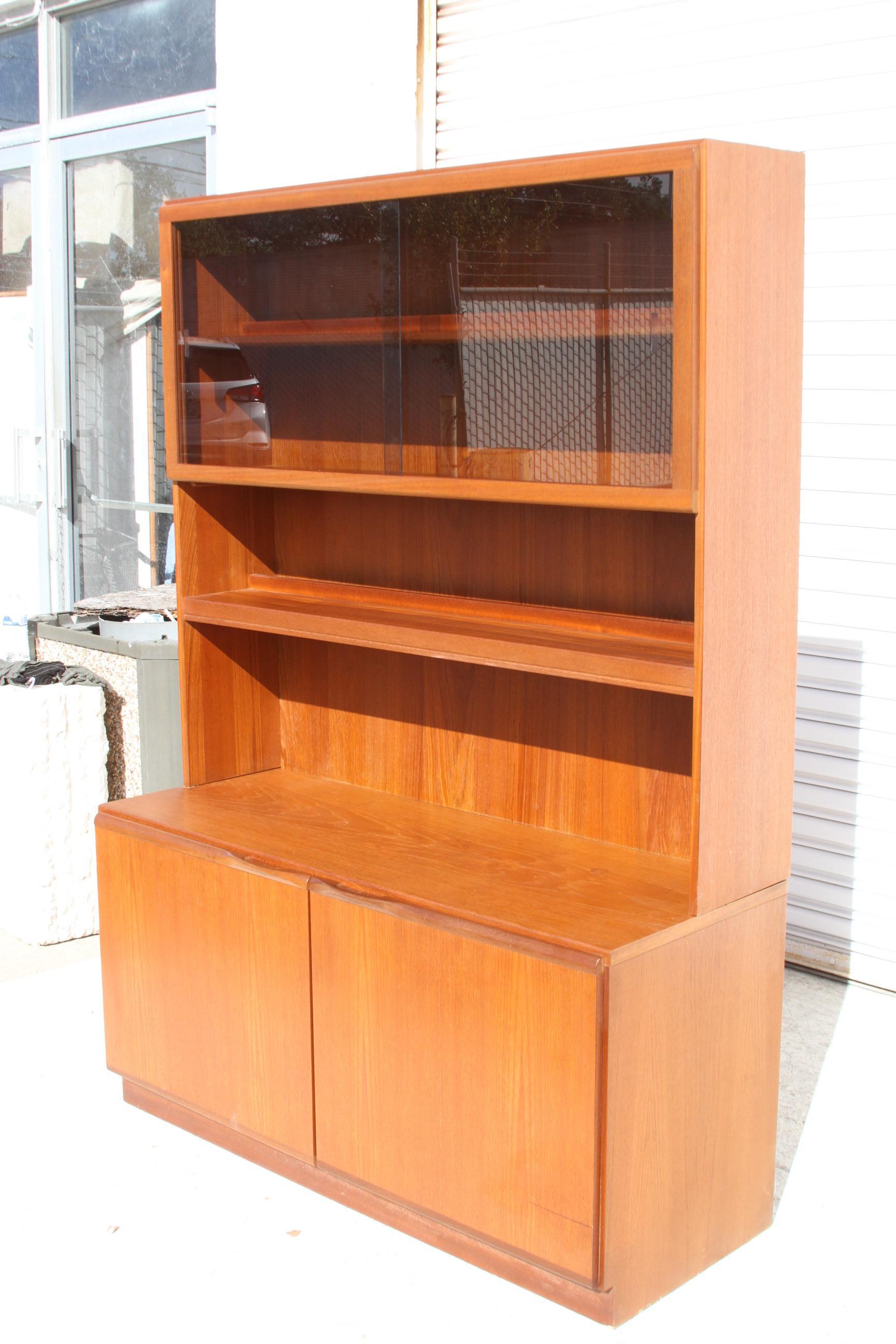 Mid-Century moderno Libreria danese in teak con mobile in vendita