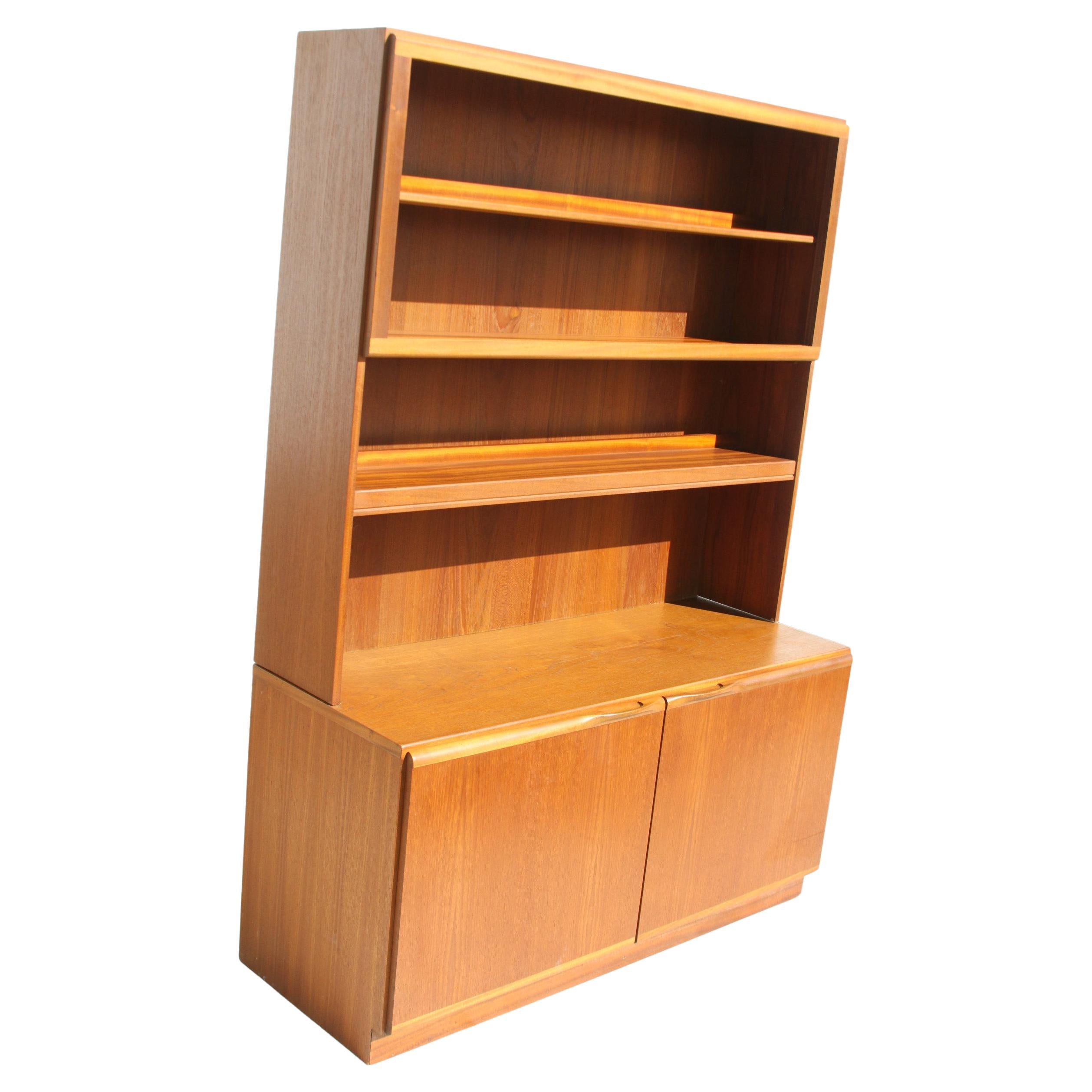 Libreria danese in teak con mobile in vendita