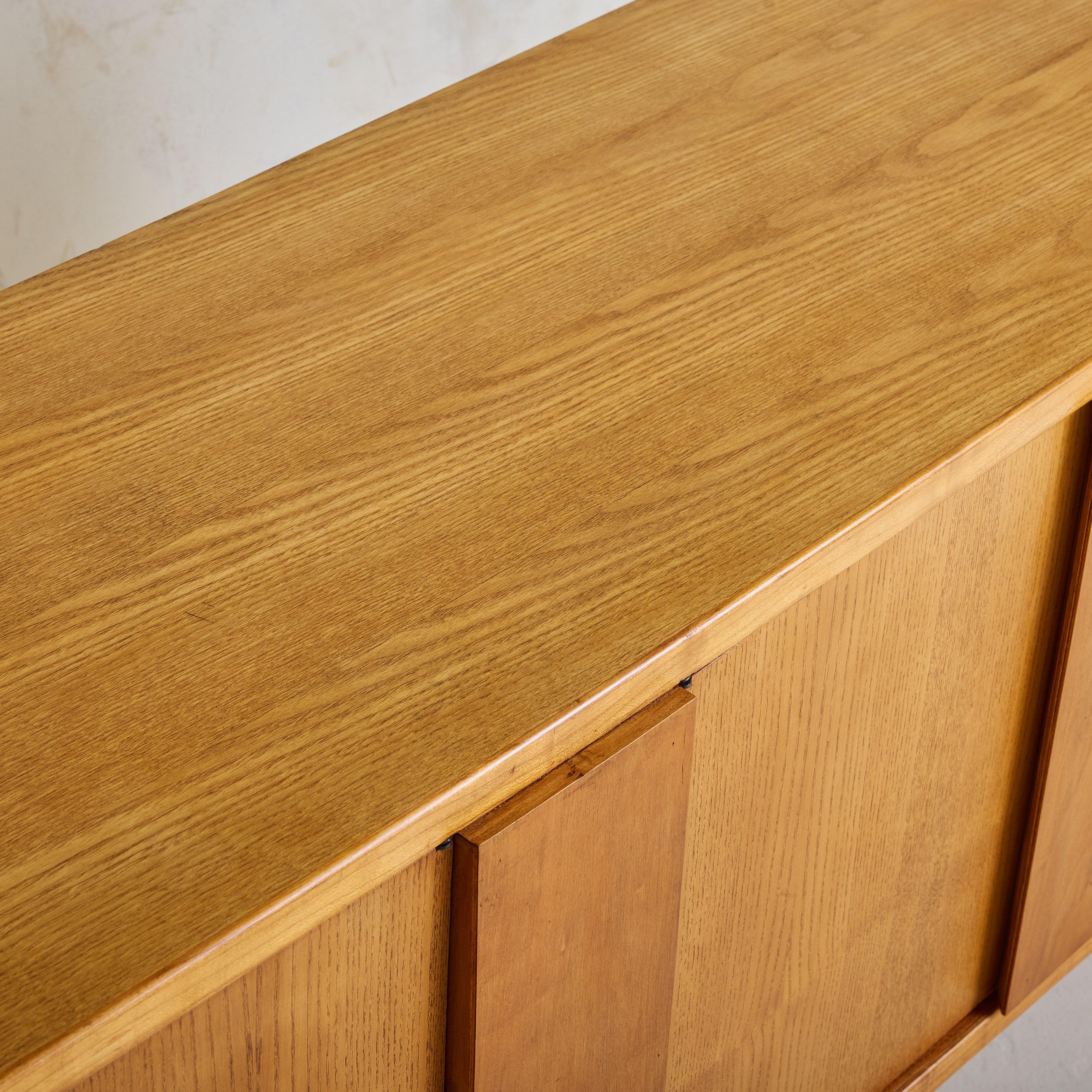 Credenza danese ad arco in teak attribuita a Svend Madsen, anni '60 in vendita 4