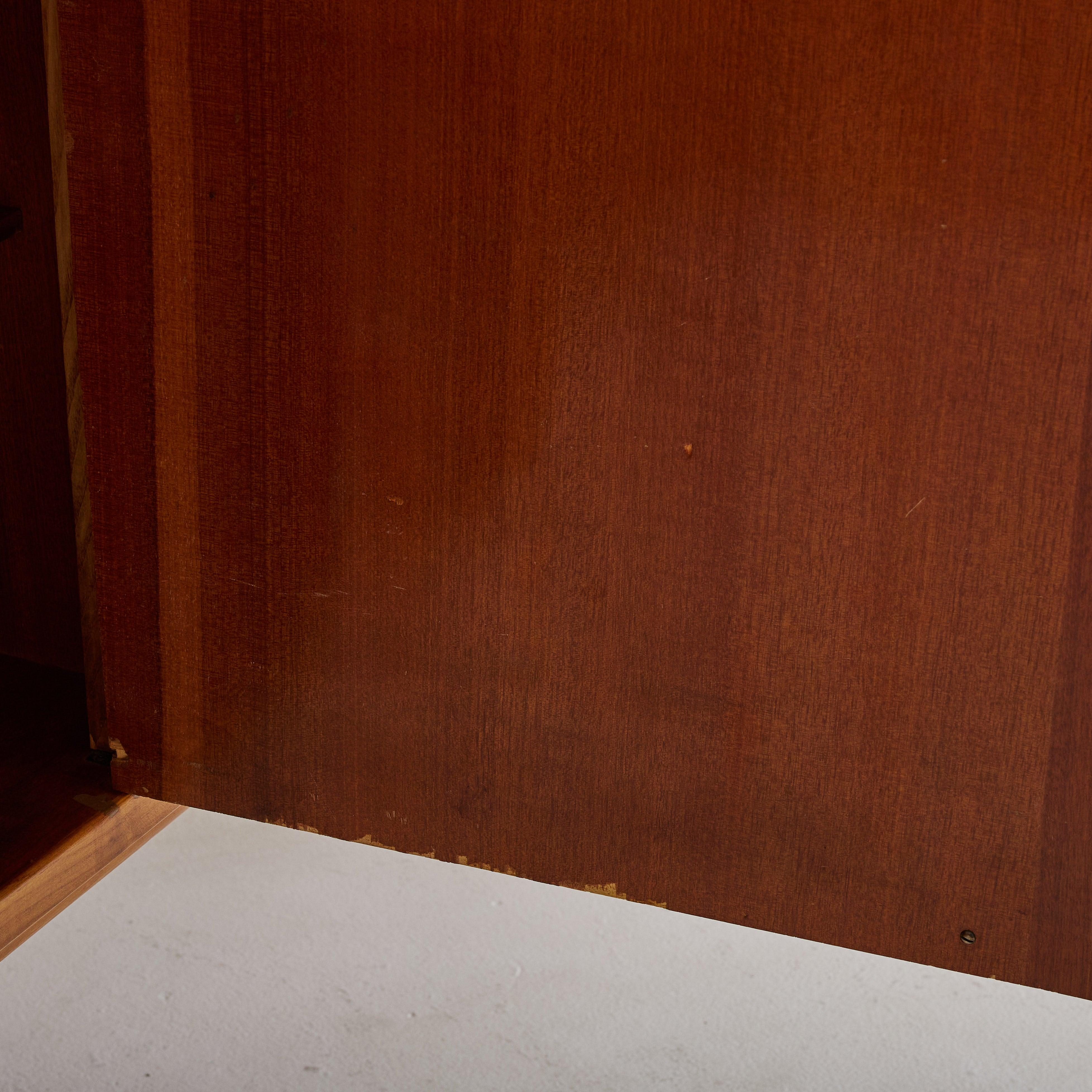 Credenza danese ad arco in teak attribuita a Svend Madsen, anni '60 in vendita 2