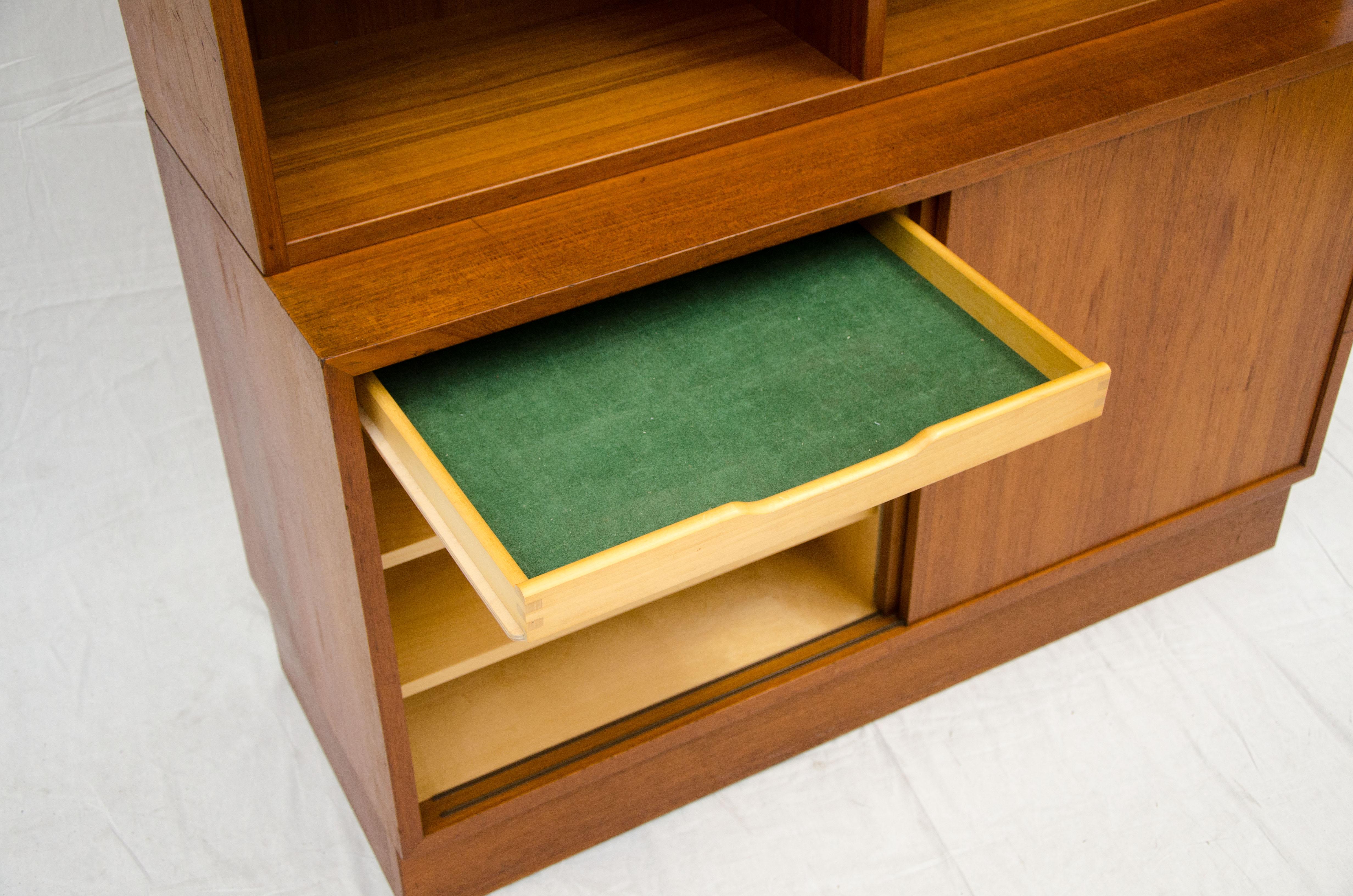Dänischer Teakholz-Schrank und Bücherregal Poul Hundevad 1