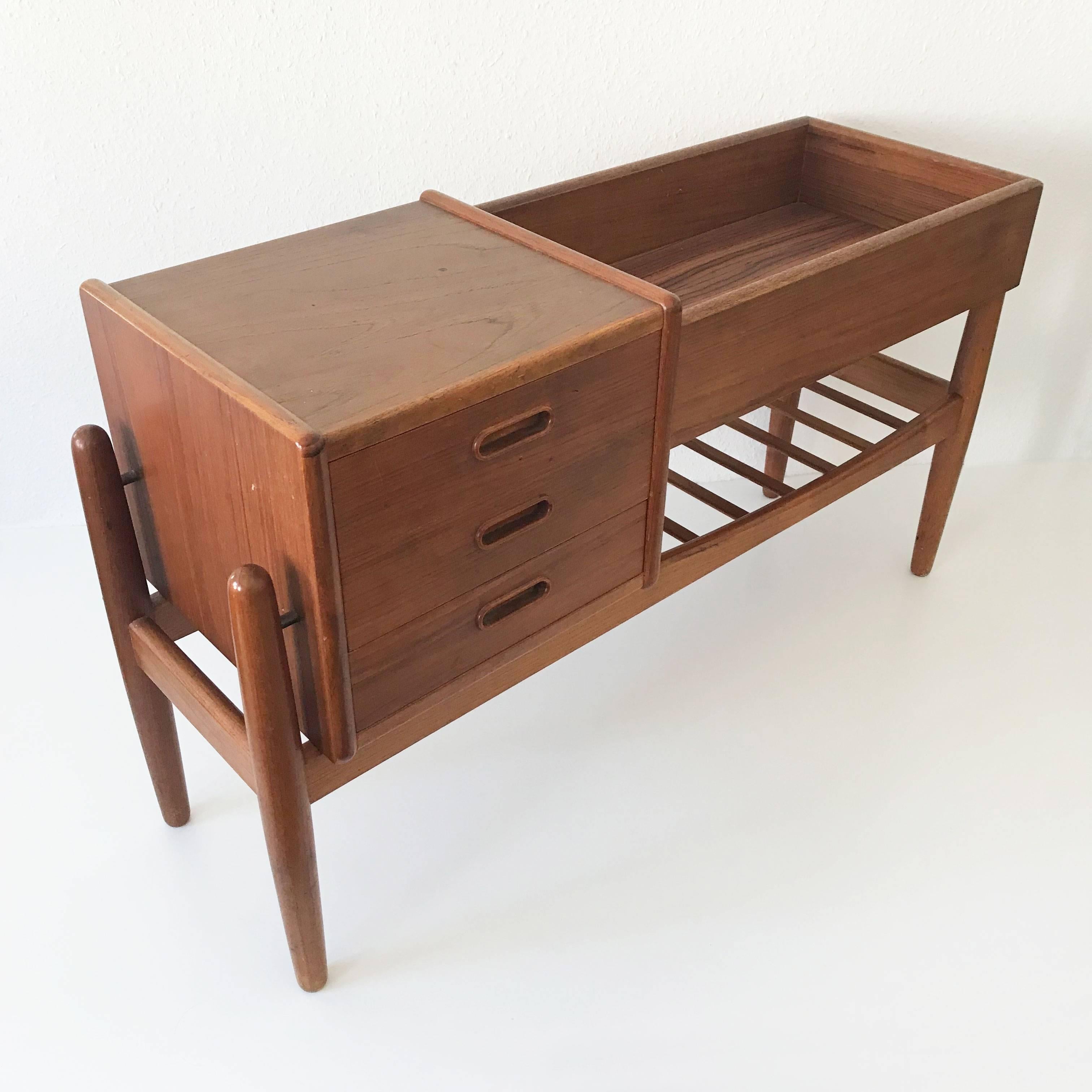 planter cabinet