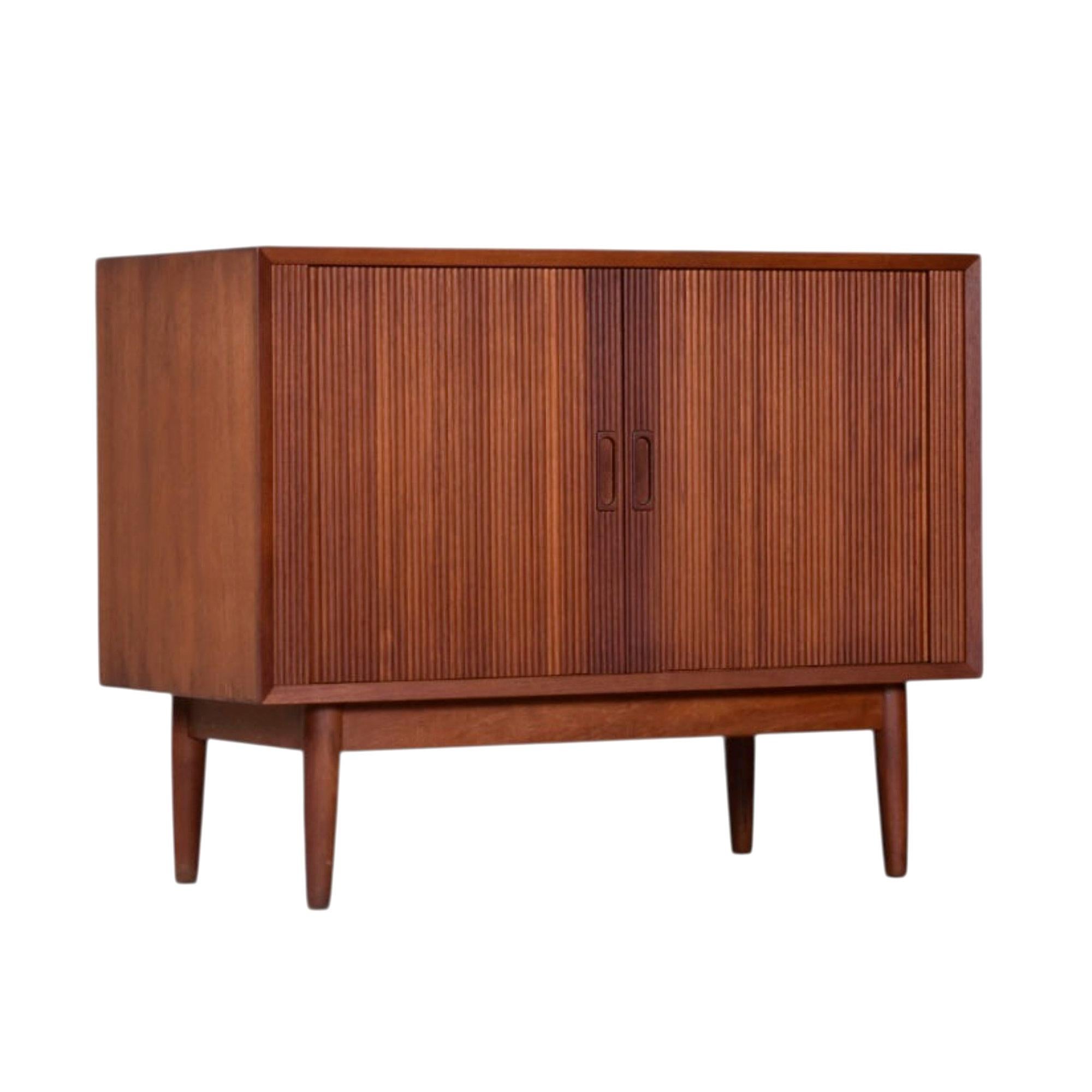 Armadio danese in teak con ante a tamburo di Lyby Mobler in vendita 2