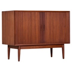 Armoire danoise en teck avec portes à lamelles par Lyby Mobler