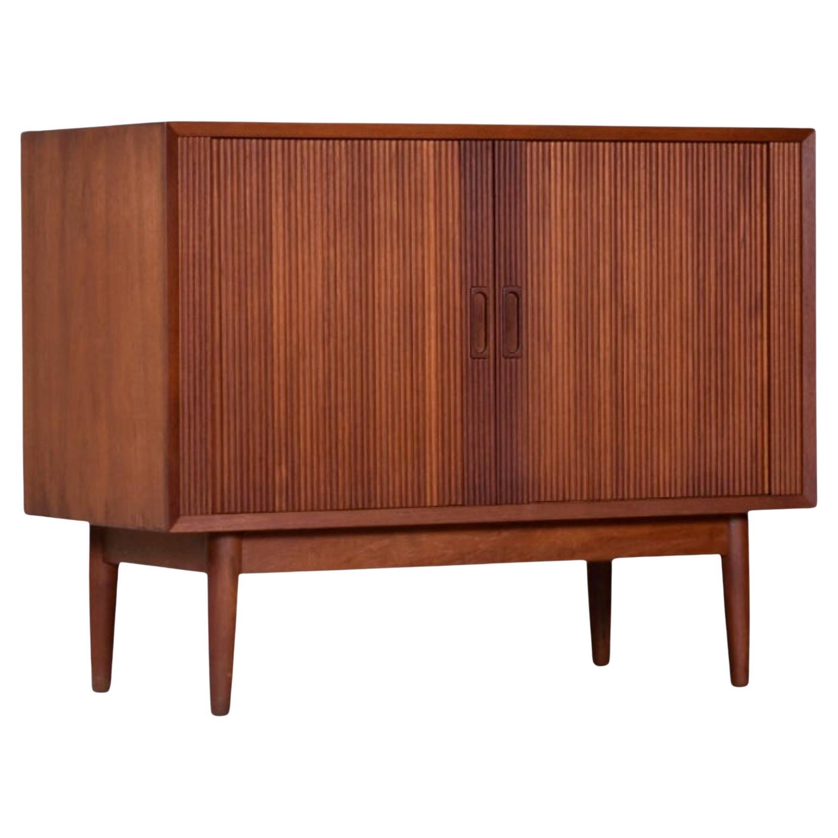 Armadio danese in teak con ante a tamburo di Lyby Mobler