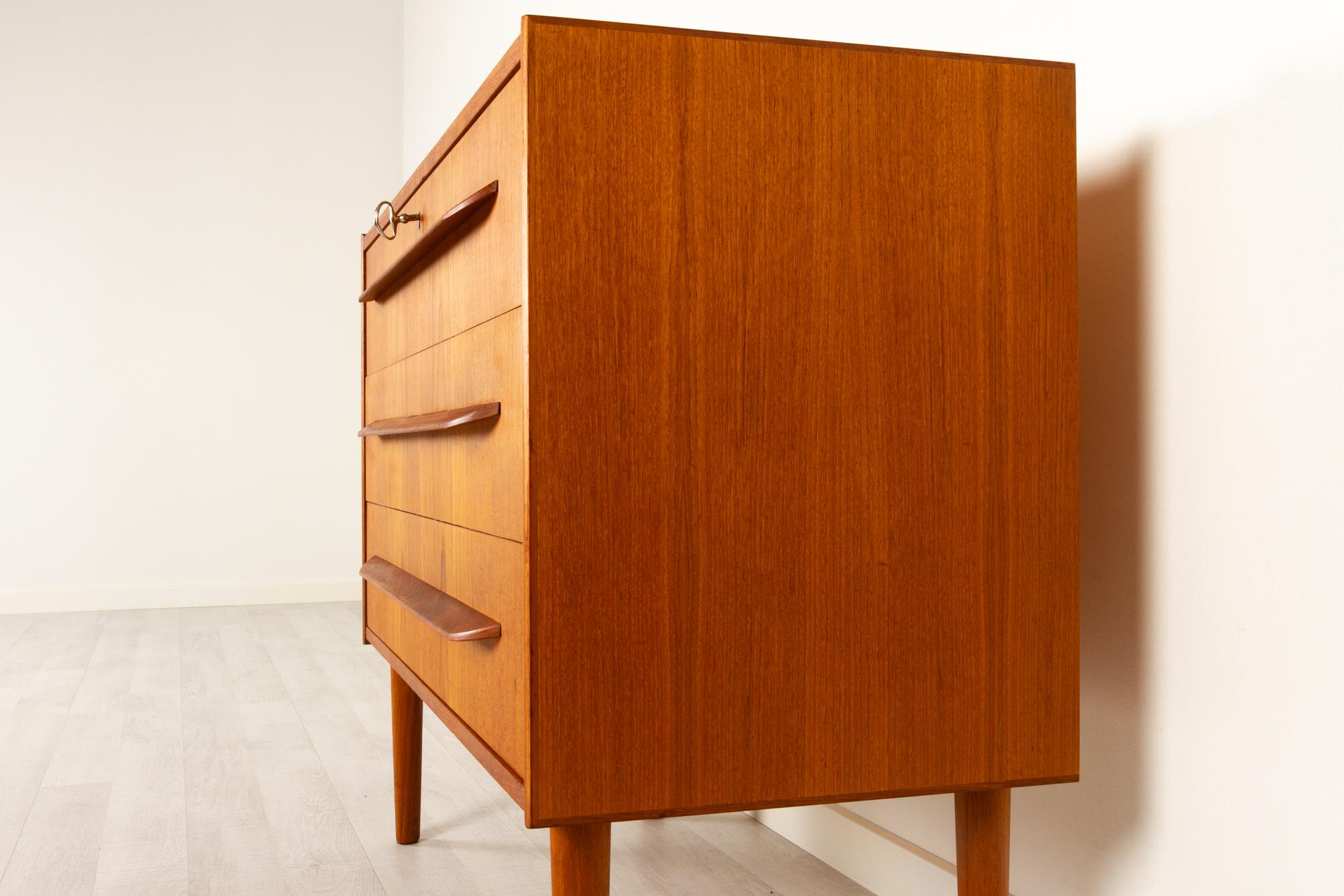 Danish Teak Chest of Drawers, 1960s In Good Condition In Asaa, DK