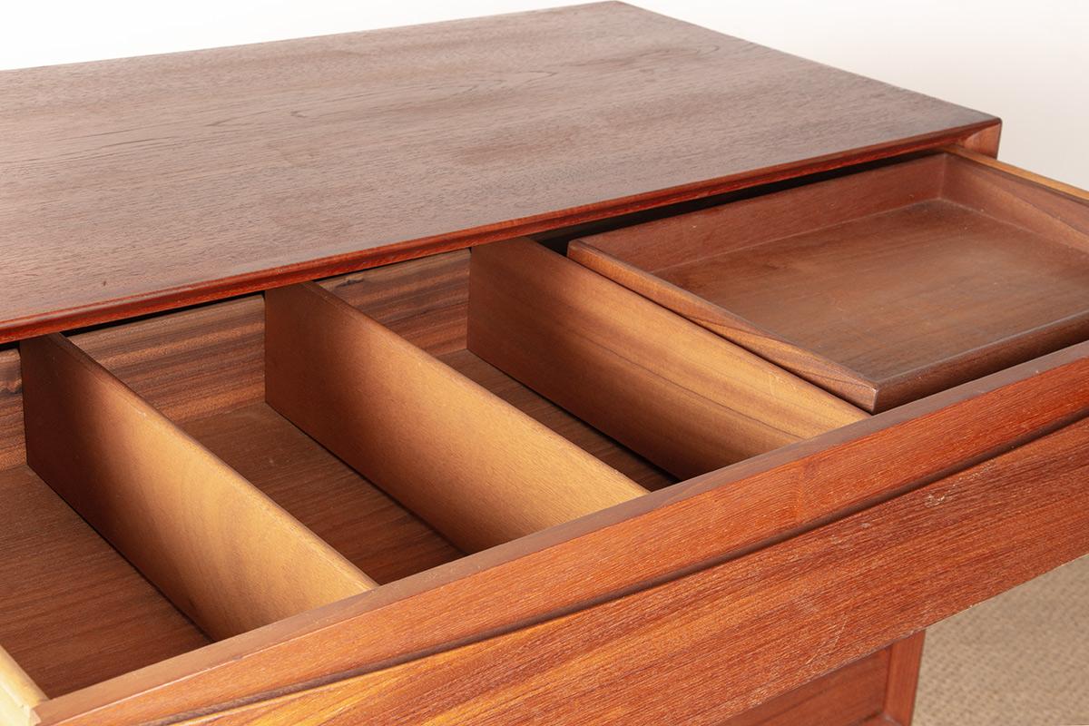 Danish teak chest of drawers, 4 drawers by Arne Vodder for Sibast 1960. For Sale 4