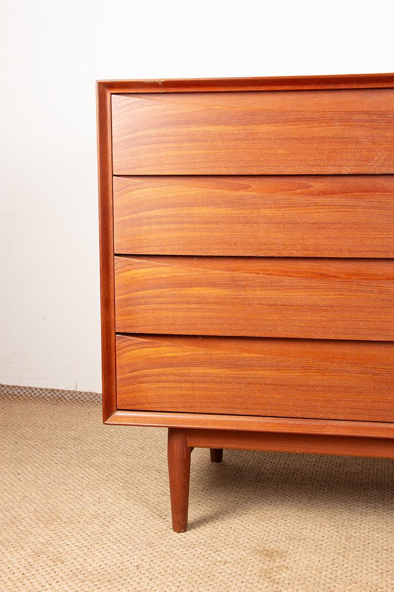 Magnificent Scandinavian teak chest of drawers. Four large drawers; the top drawer is fitted with small teak shelves that serve as dividers (for cutlery, perhaps), as well as a small interior drawer. The back is entirely veneered in teak, making it
