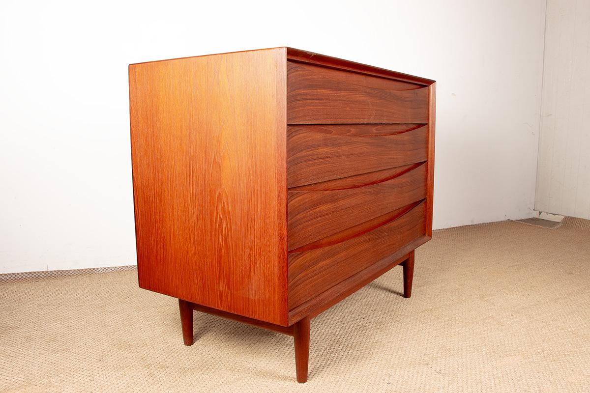 Danish teak chest of drawers, 4 drawers by Arne Vodder for Sibast 1960. For Sale 2