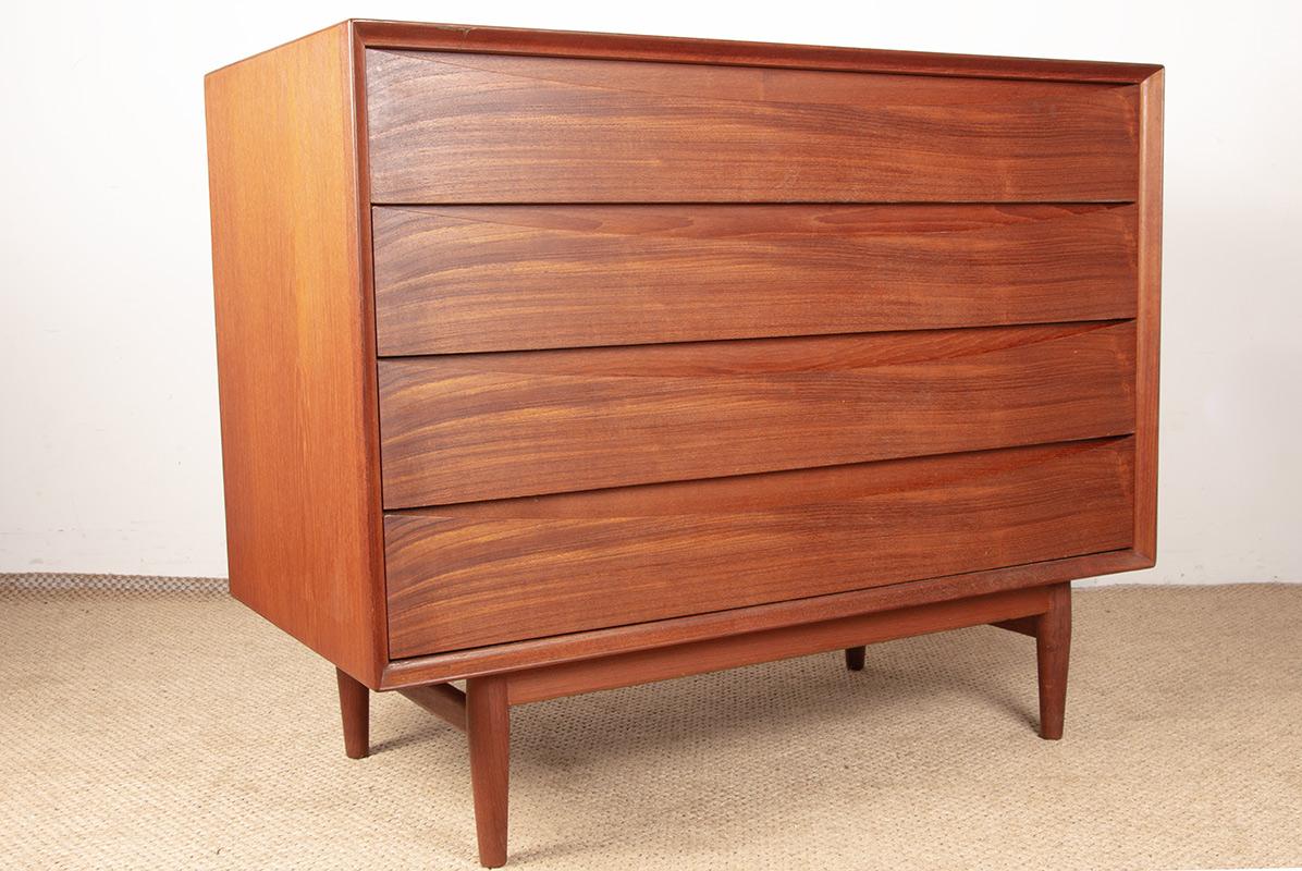 Danish teak chest of drawers, 4 drawers by Arne Vodder for Sibast 1960. For Sale 3