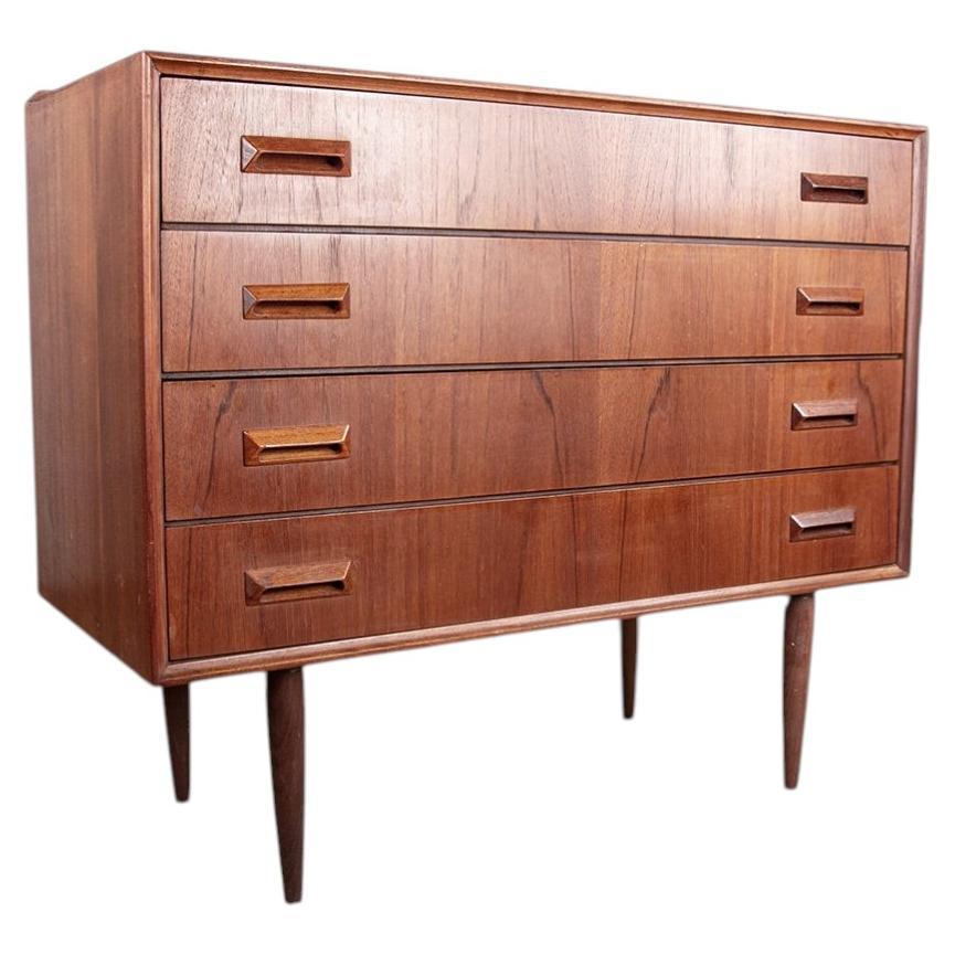Danish Teak chest of drawers, 4 drawers, by Borge Mogensen, Søborg Mobelfabrik. For Sale