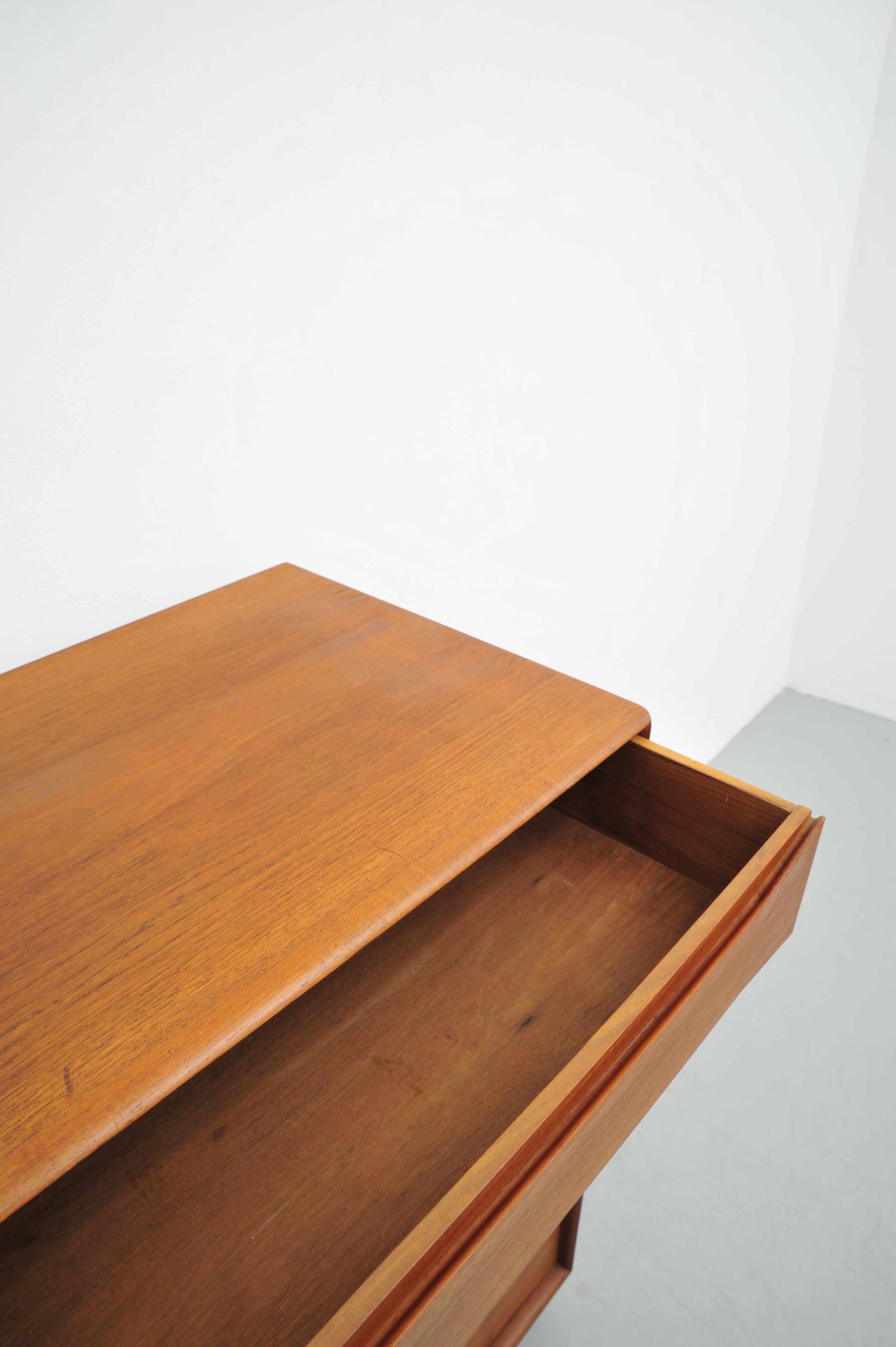 Cassettiera danese in teak di Dyrlund, design scandinavo di metà secolo in vendita 6