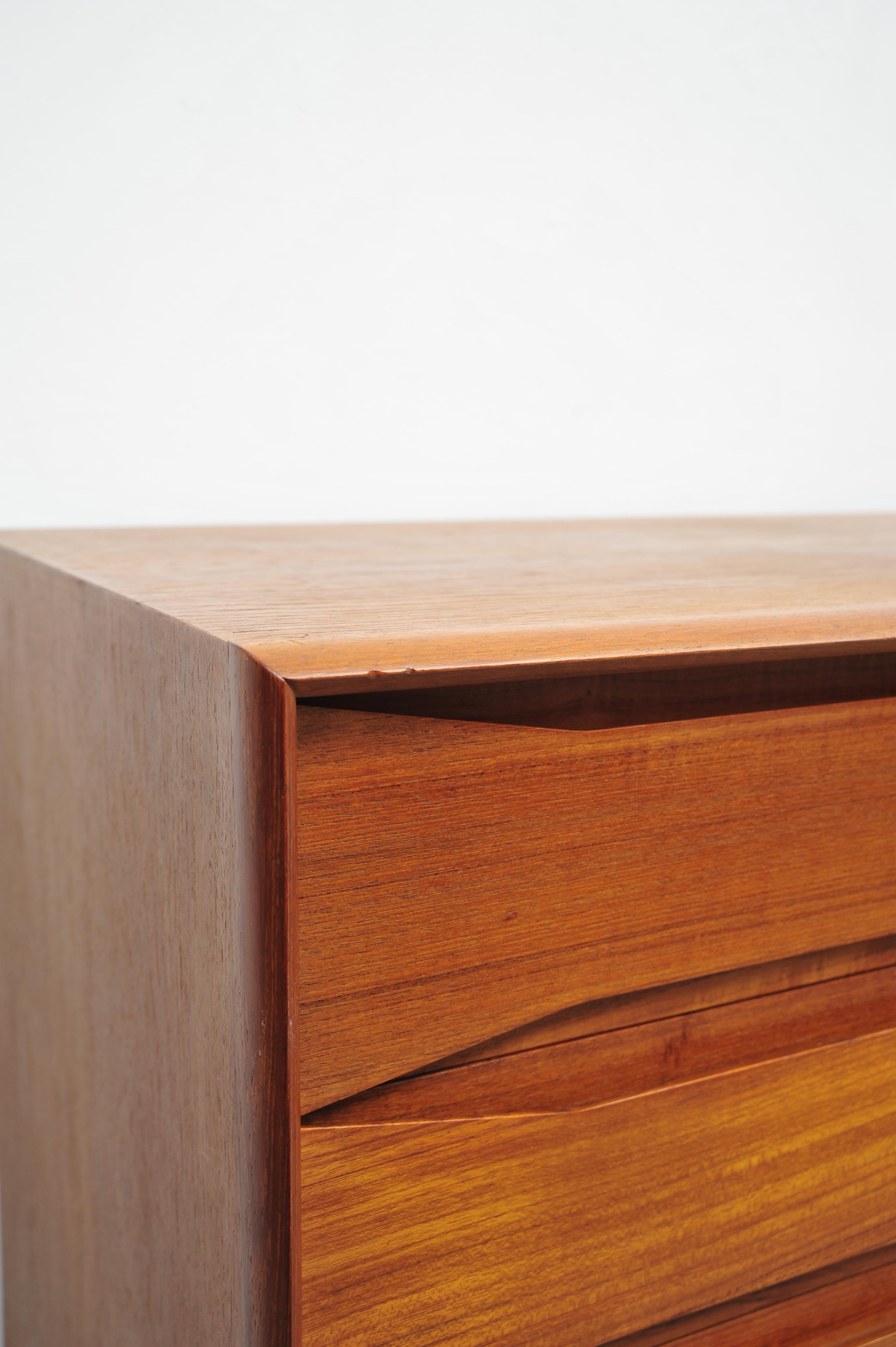 Cassettiera danese in teak di Dyrlund, design scandinavo di metà secolo in vendita 8