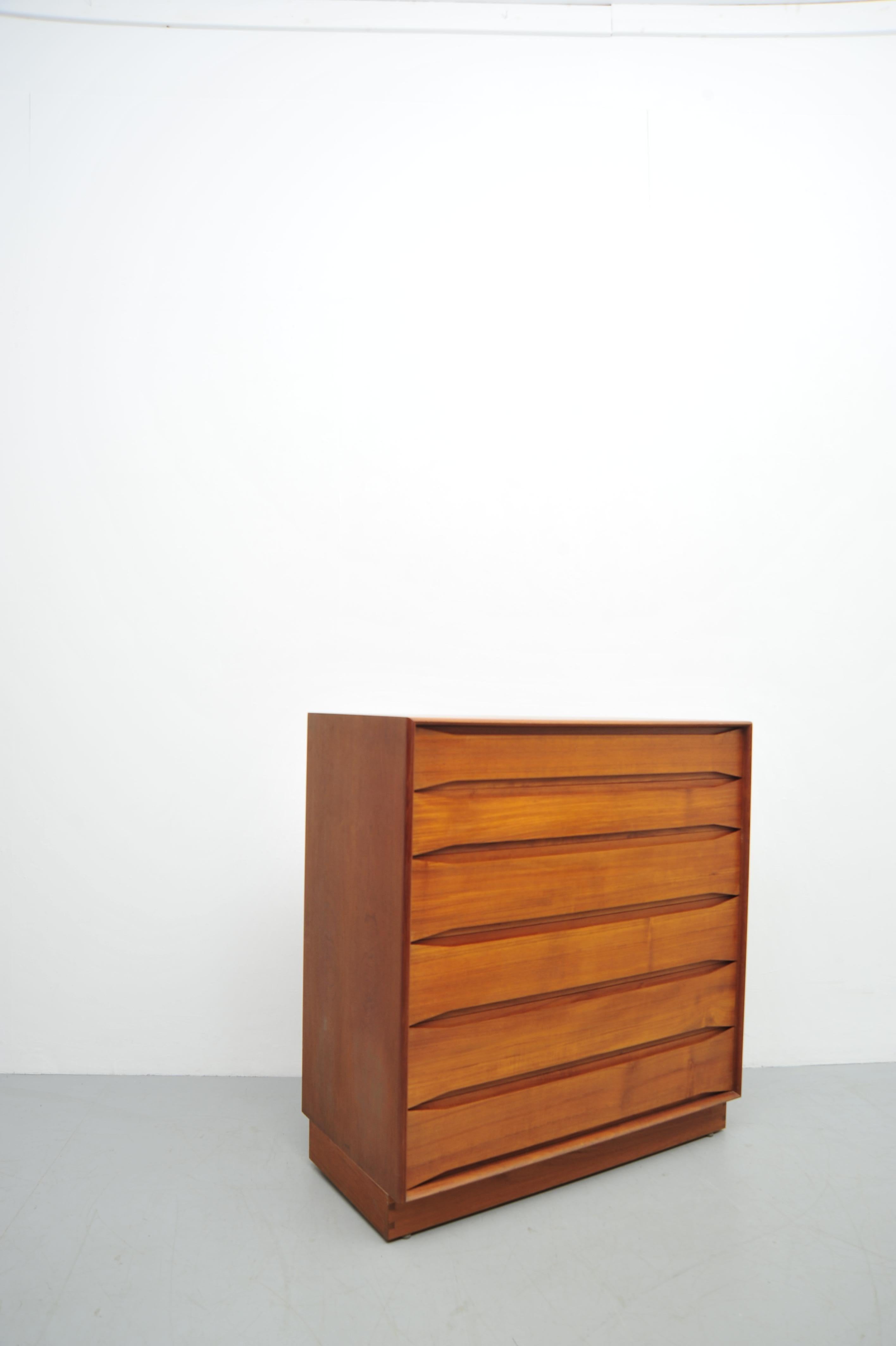 Scandinavo moderno Cassettiera danese in teak di Dyrlund, design scandinavo di metà secolo in vendita