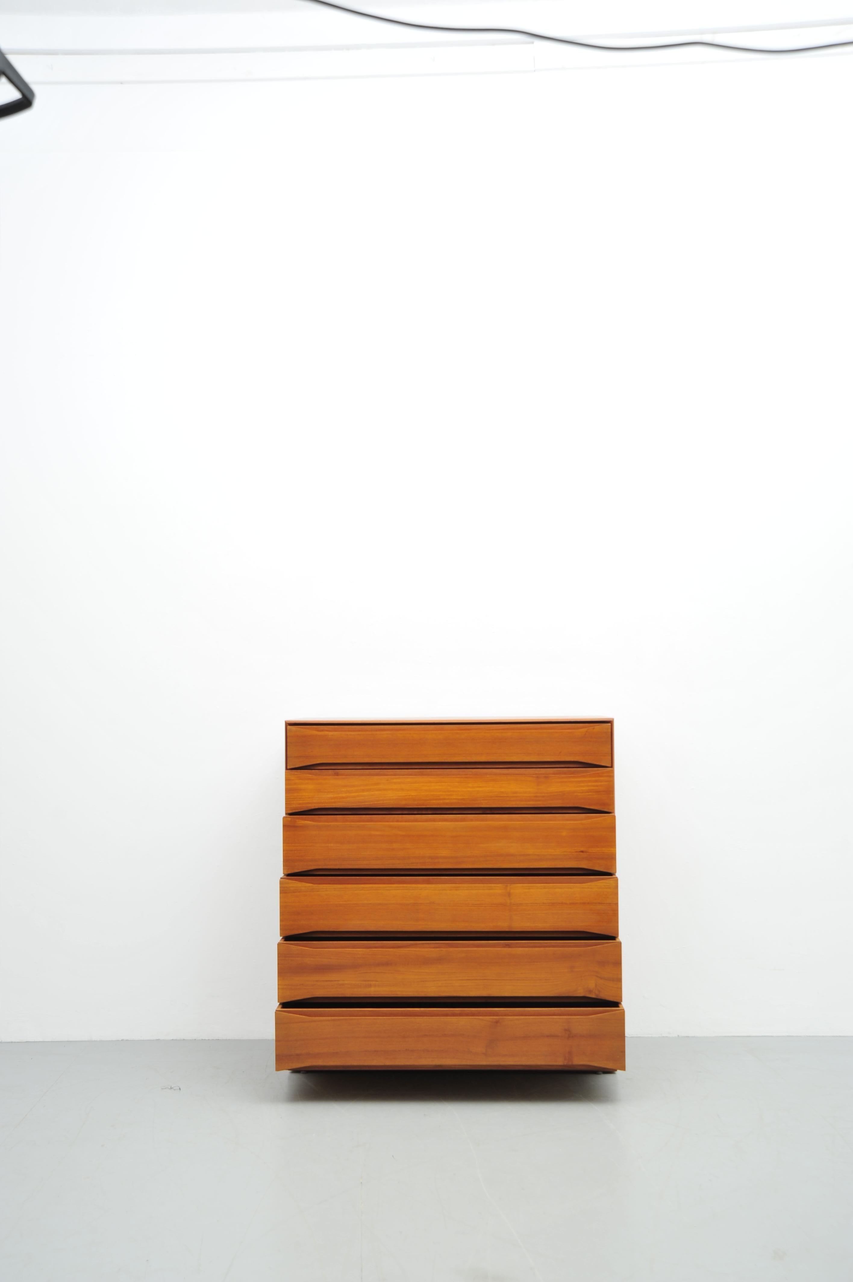 Cassettiera danese in teak di Dyrlund, design scandinavo di metà secolo In condizioni buone in vendita a Wiesbaden, DE