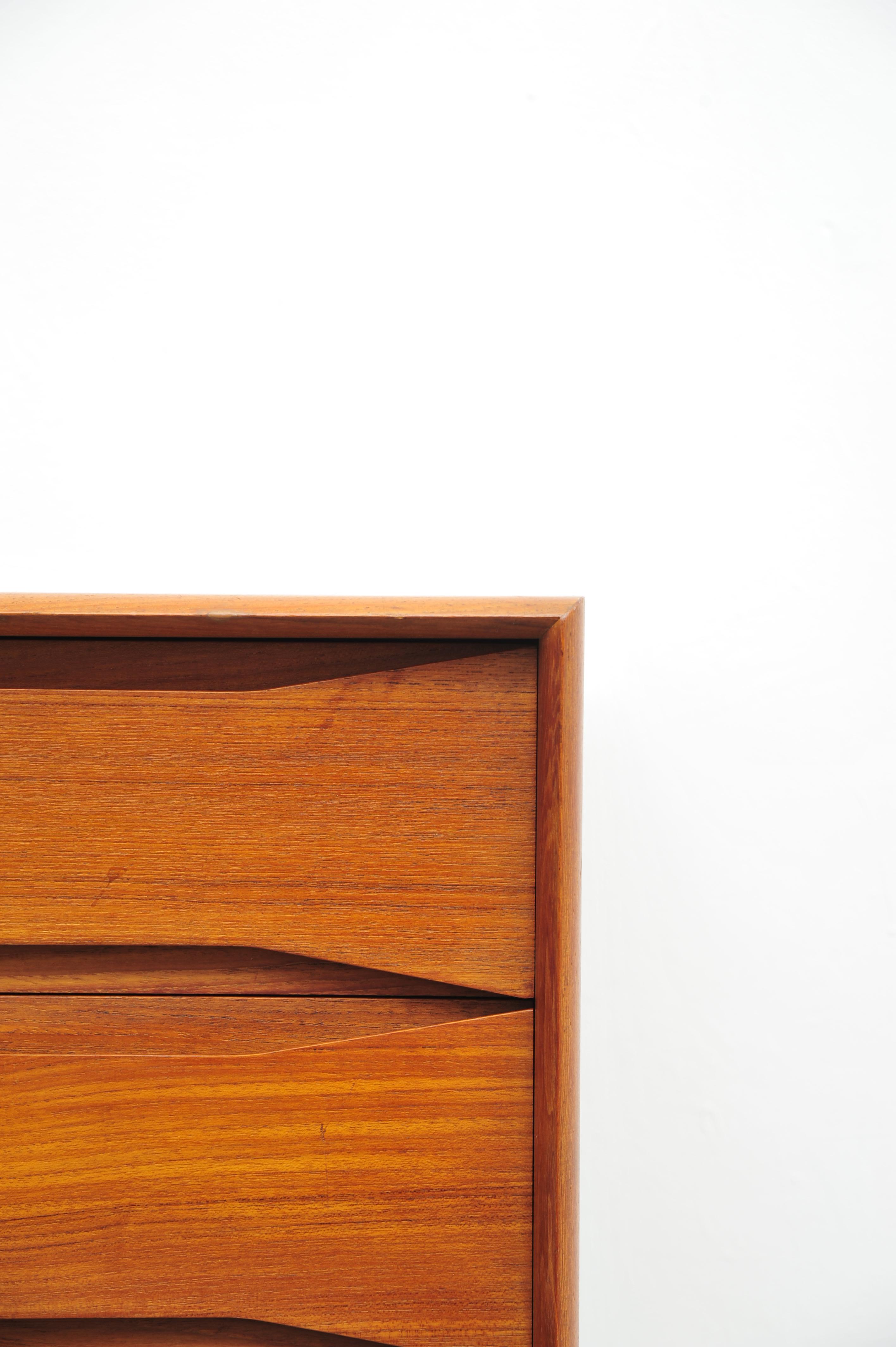 Fine XX secolo Cassettiera danese in teak di Dyrlund, design scandinavo di metà secolo in vendita
