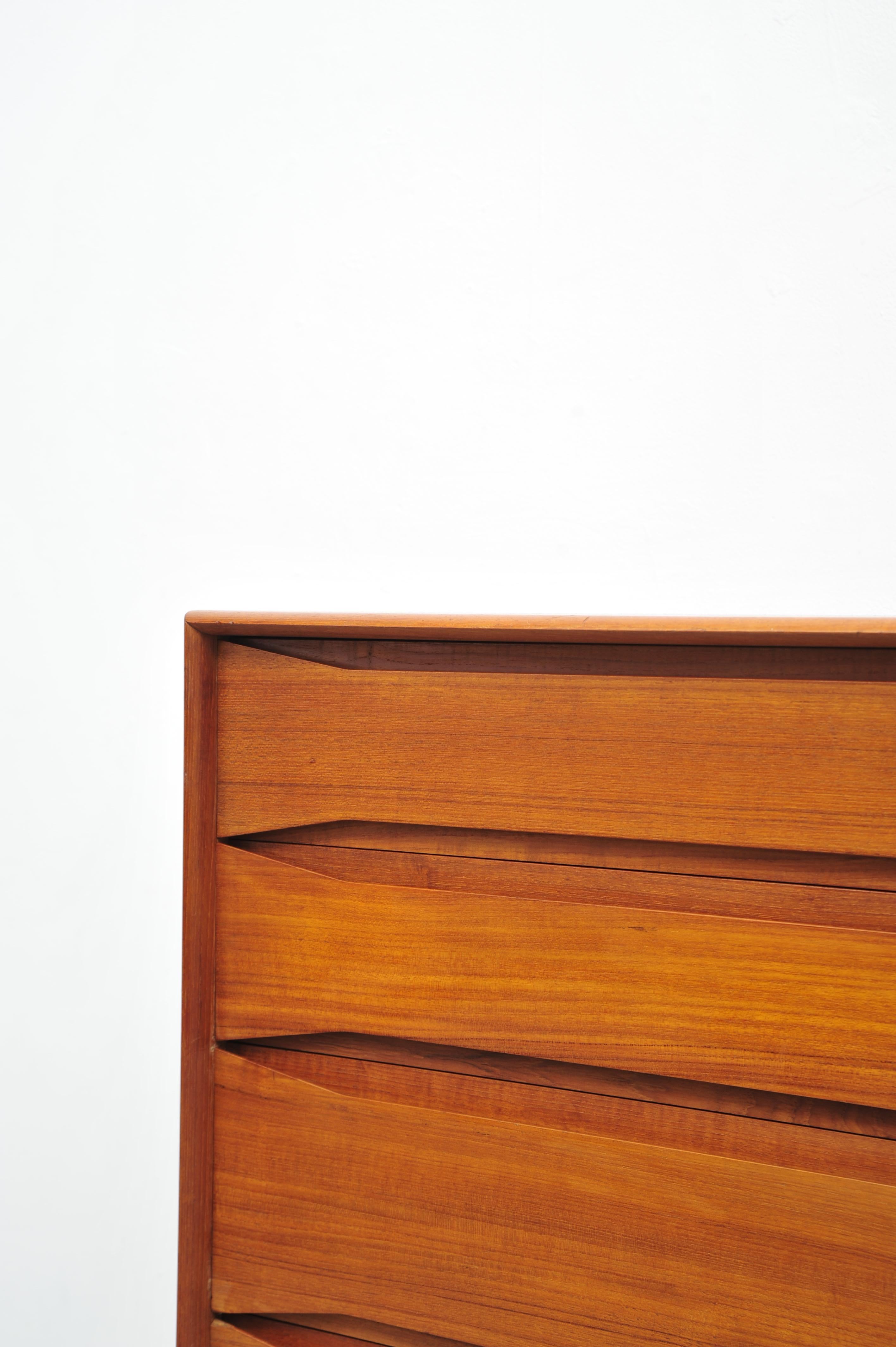 Teak Cassettiera danese in teak di Dyrlund, design scandinavo di metà secolo in vendita