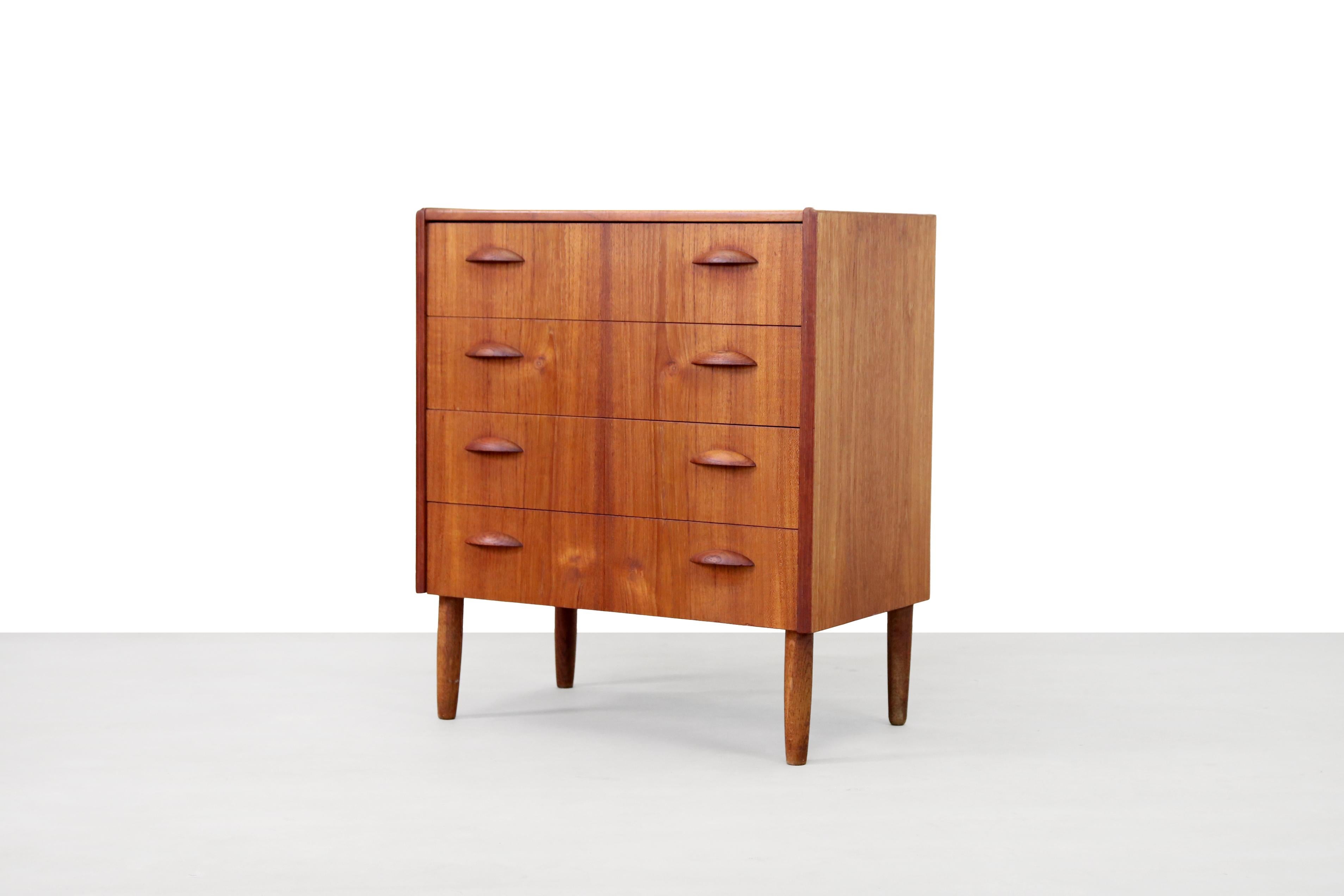 Danish design chest of drawers with four drawers. Made from teak wood with beautiful semicircular handles. This chest of drawers comes from the 1960s from Denmark. Given the size of the cabinet, it can be used almost anywhere in the house.