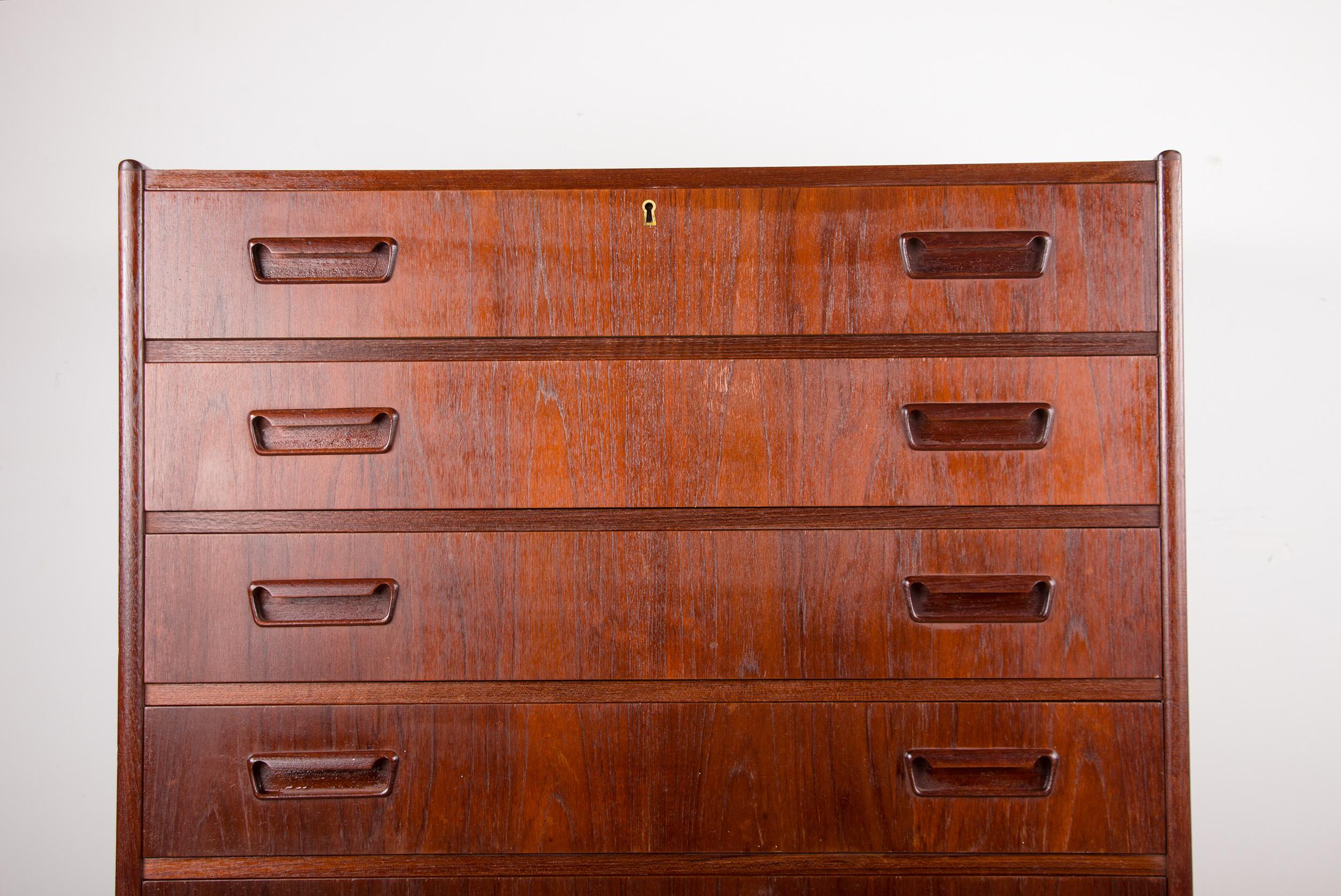 Danish teak chest of drawers or 