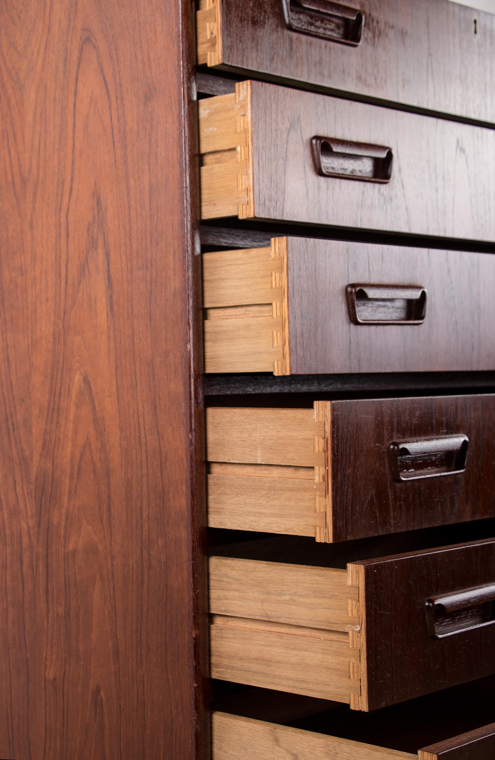 Danish teak chest of drawers or 