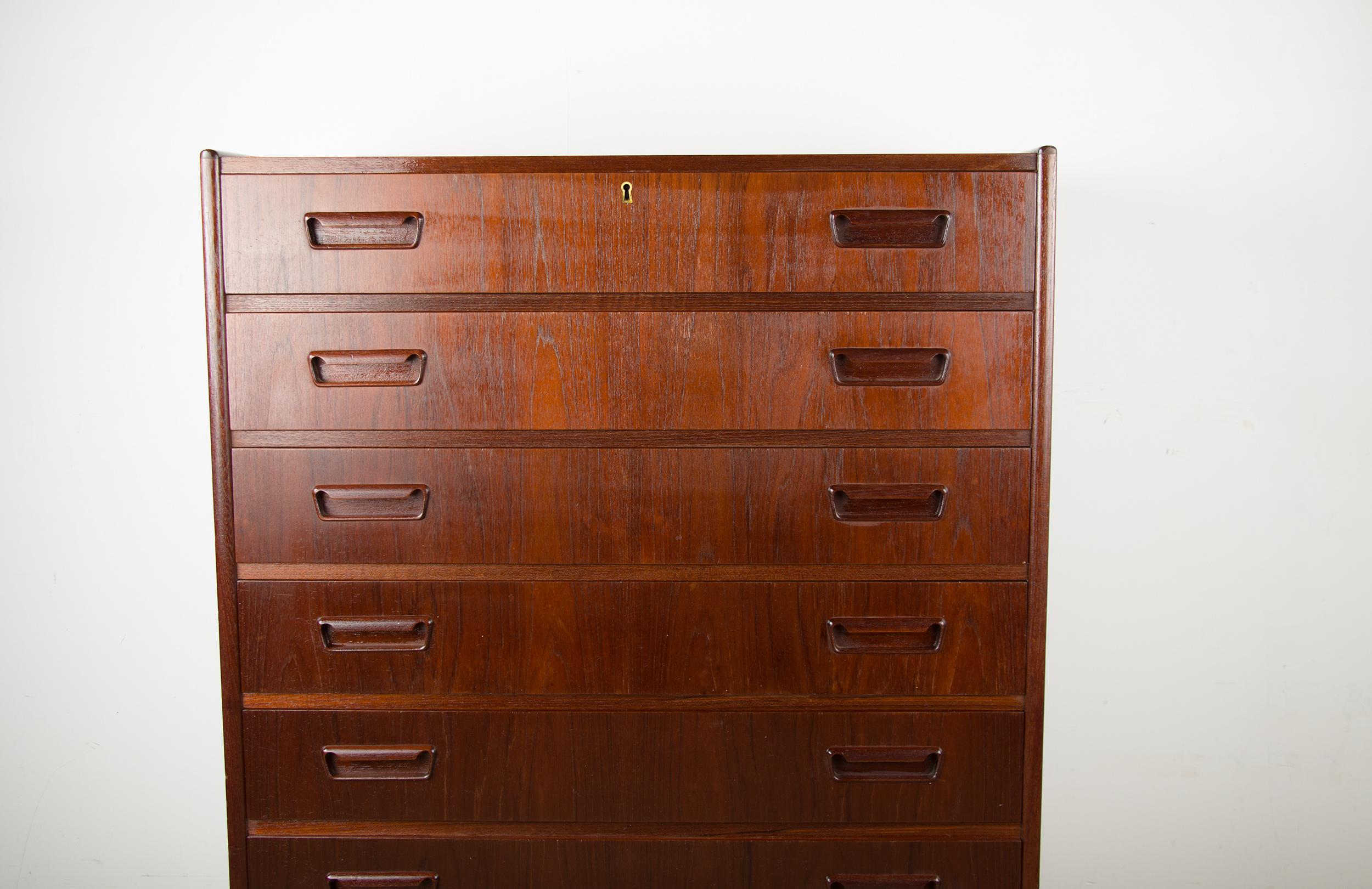Danish teak chest of drawers or 