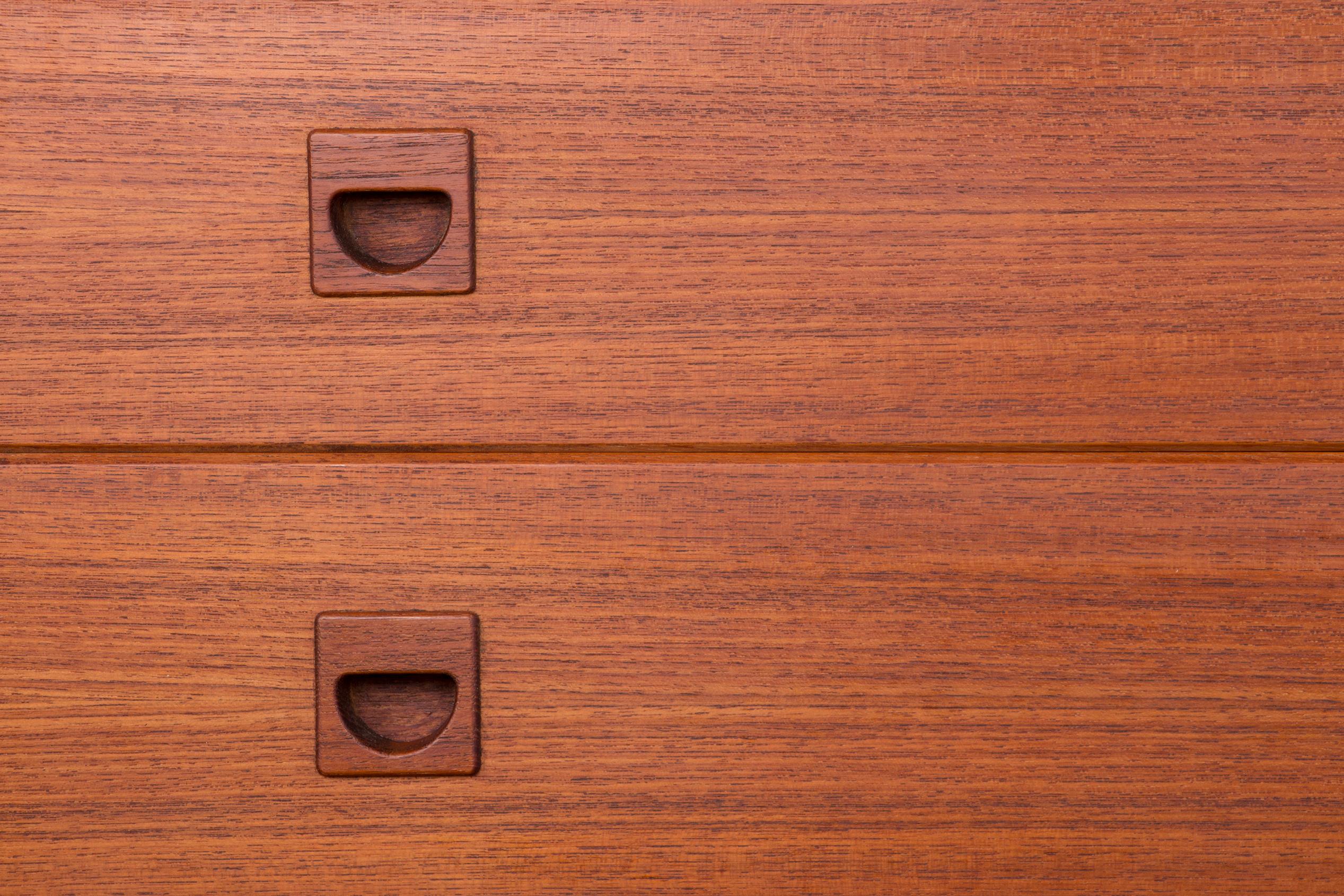 Mid-20th Century Danish teak chest of drawers or small sideboard, 3 large drawers, 1960. For Sale