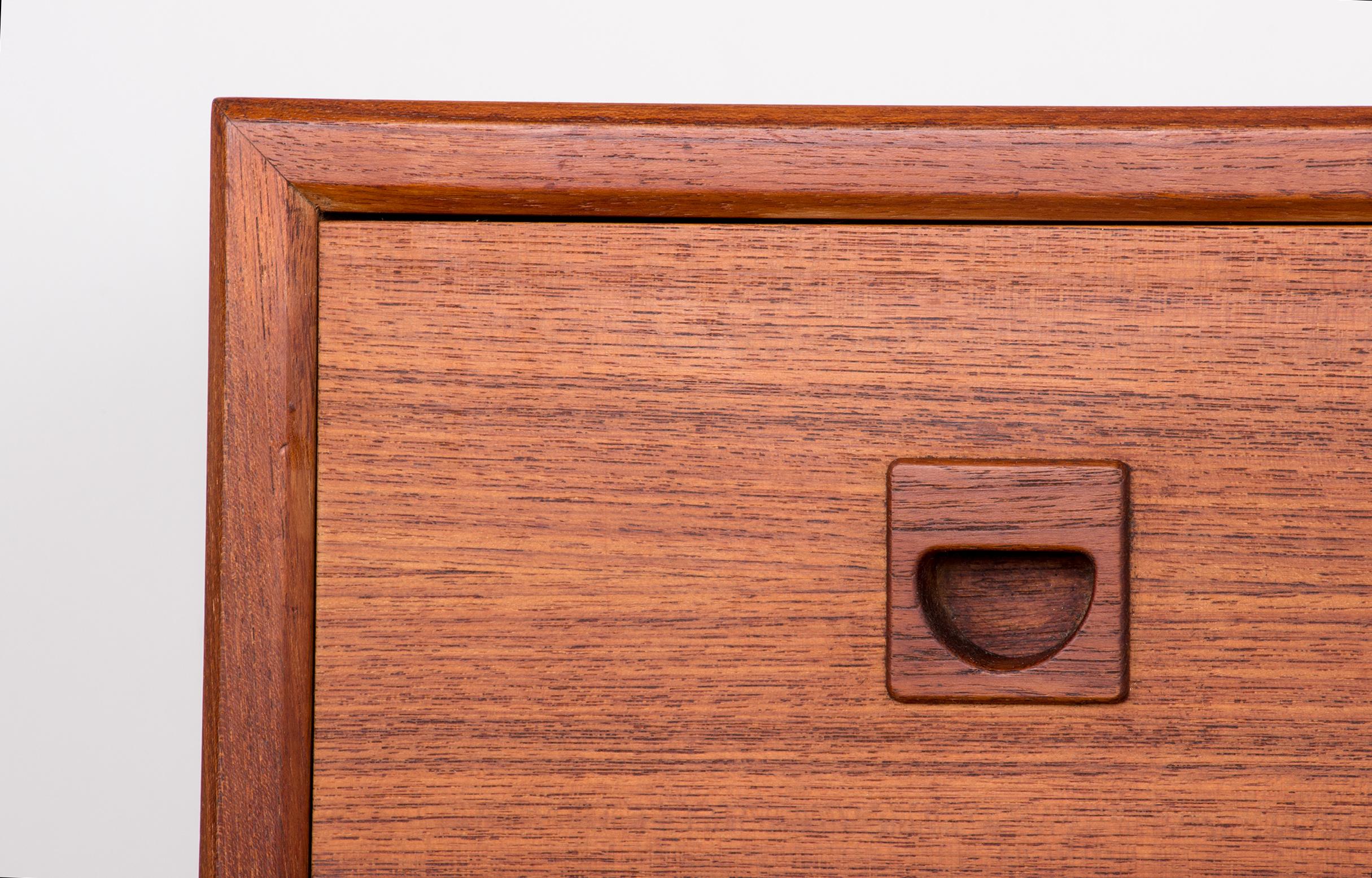Teak Danish teak chest of drawers or small sideboard, 3 large drawers, 1960. For Sale
