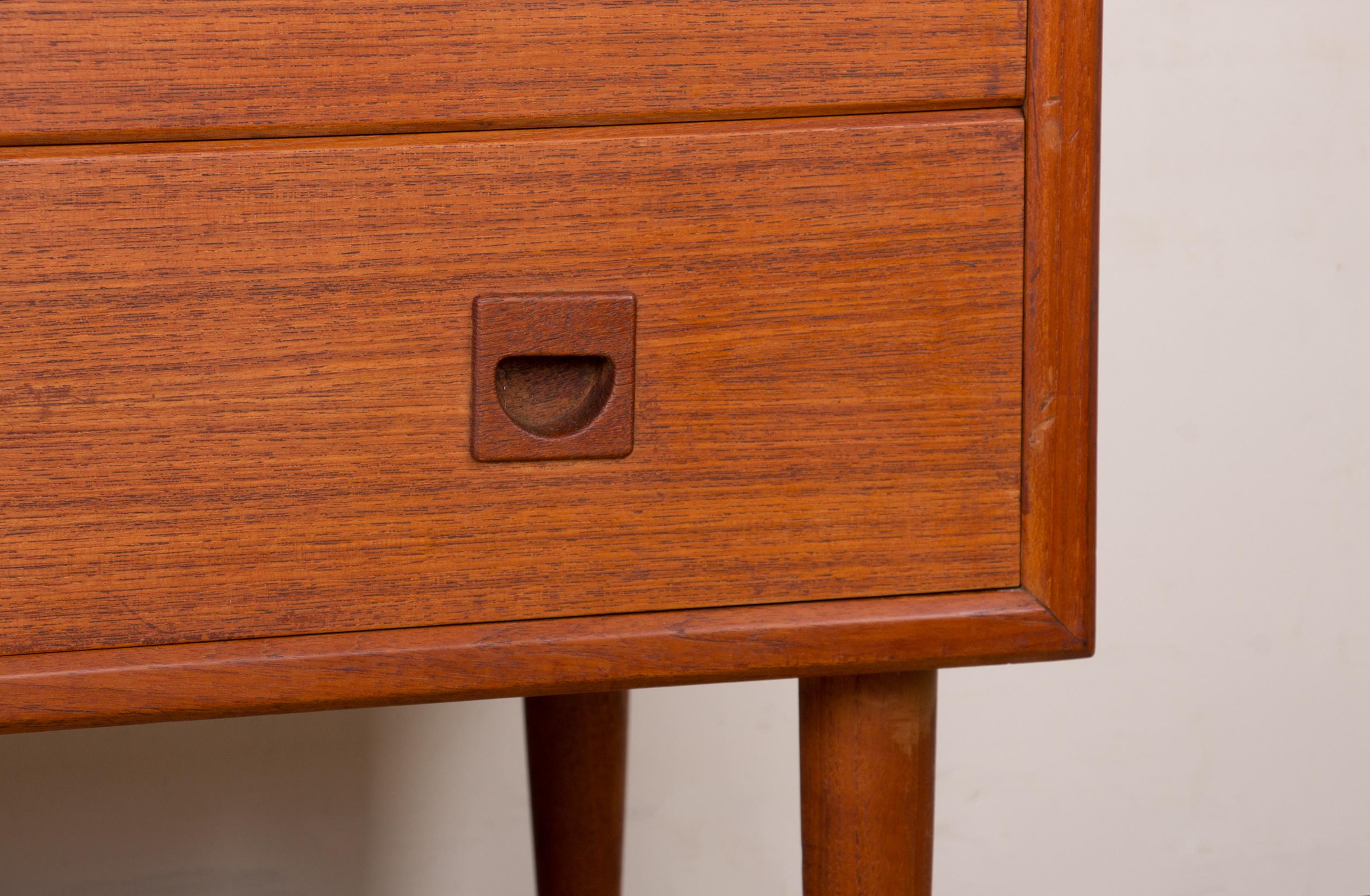 Danish teak chest of drawers or small sideboard, 3 large drawers, 1960. For Sale 1