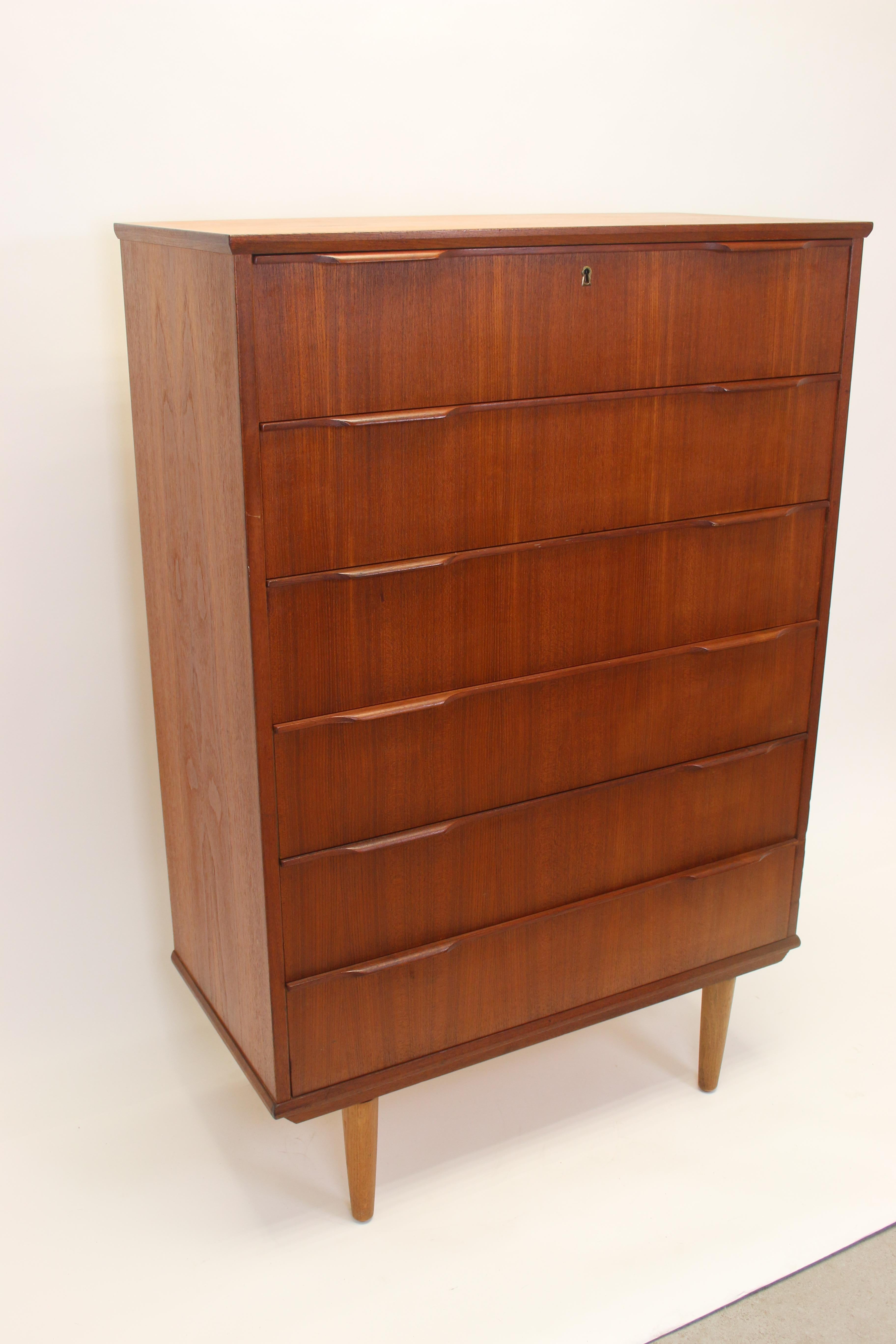 Danish Teak Chest of Drawers with 6 Drawers 4