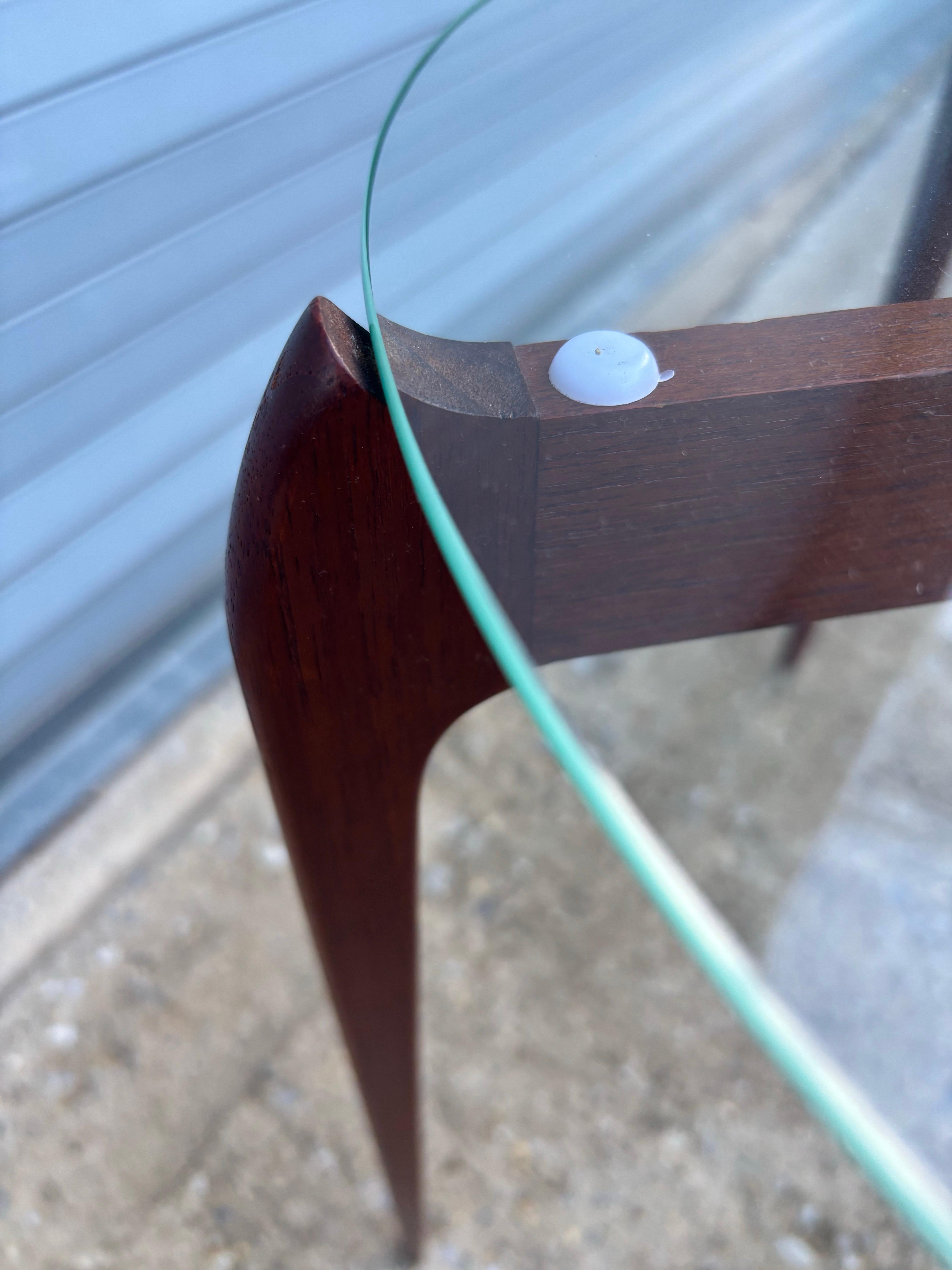 Dänischer Teakholz-Cocktail-Tisch im Stil von Fritz hansen (Skandinavische Moderne) im Angebot