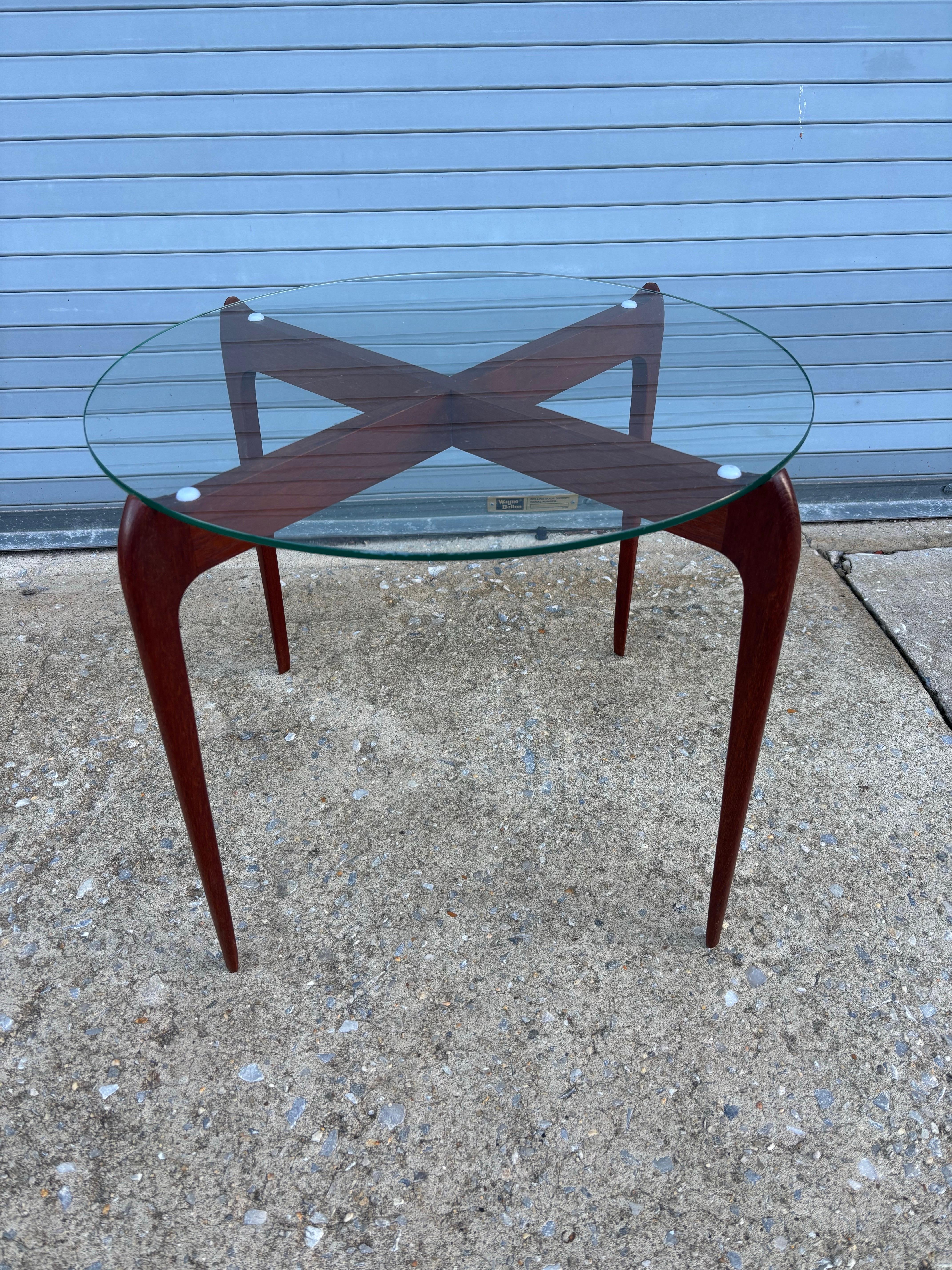 Dänischer Teakholz-Cocktail-Tisch im Stil von Fritz hansen (Glas) im Angebot