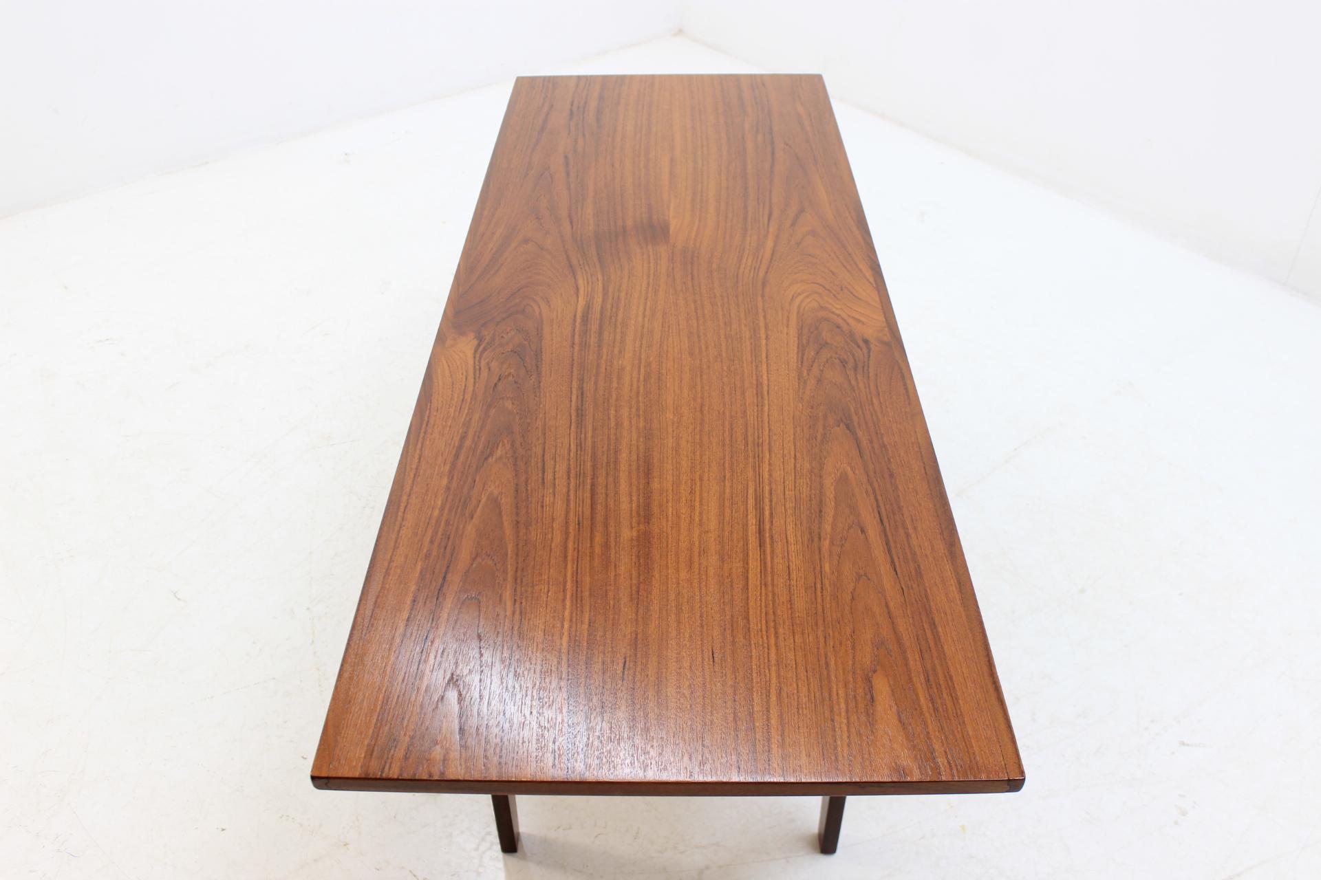 Danish Teak Coffee Table, 1960s In Good Condition For Sale In Praha, CZ