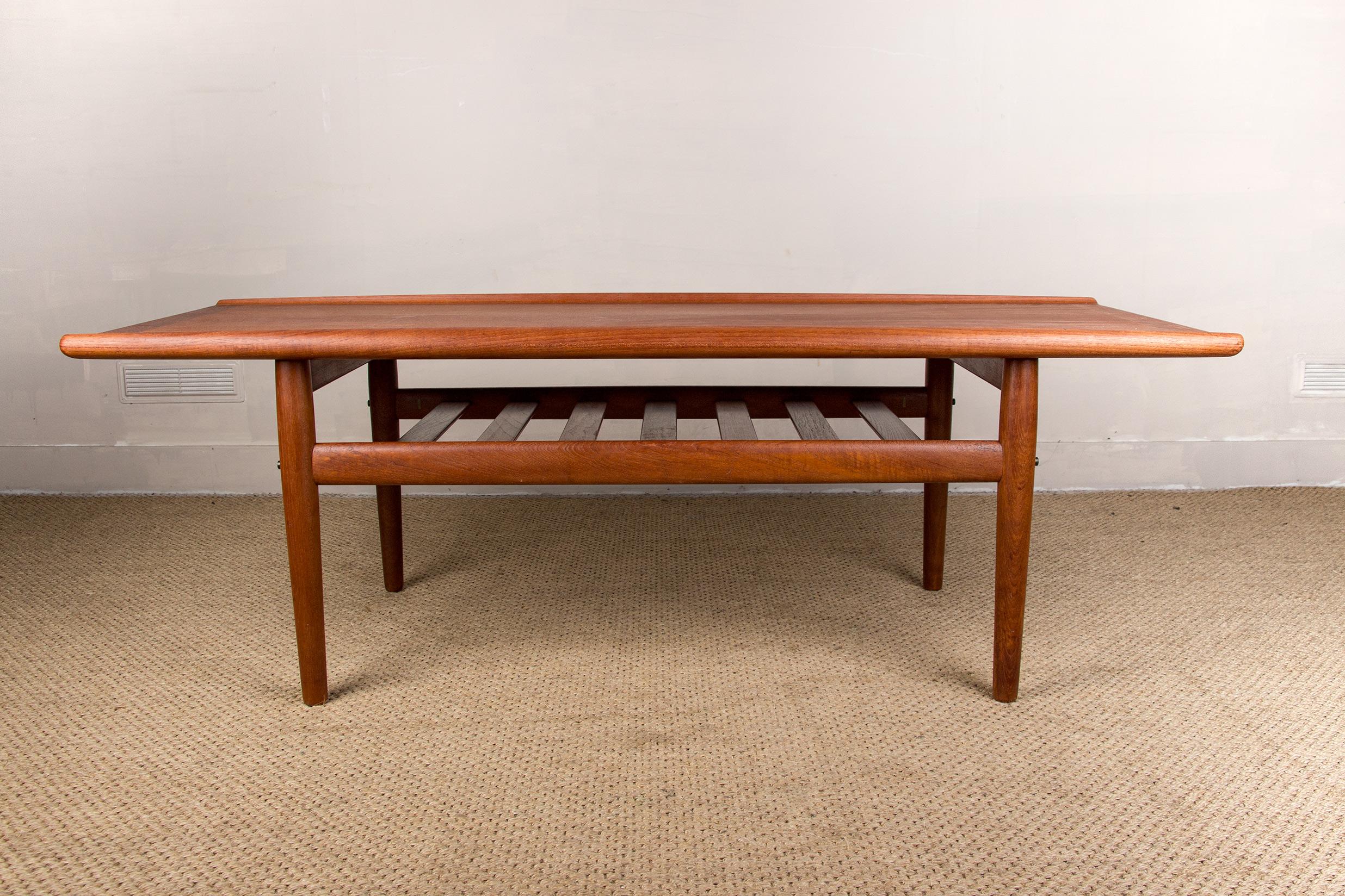 Danish Teak Coffee Table by Grete Jalk for Glostrup Mobelfabrik, 1960 In Excellent Condition In JOINVILLE-LE-PONT, FR