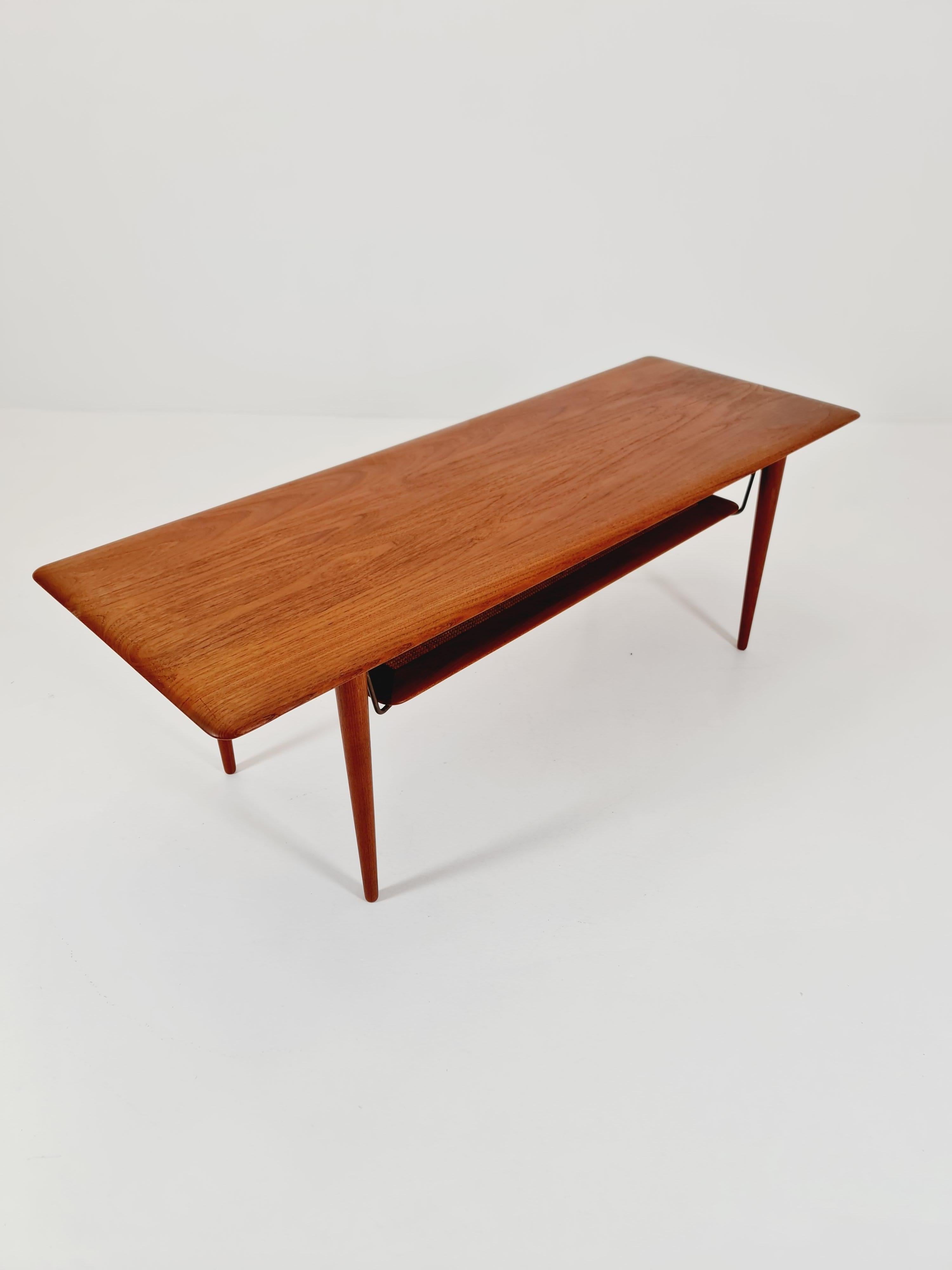 Dänischer Couchtisch aus Teakholz von Peter Hvidt &Orla Mølgaard  für France und Søn, 1960 im Angebot 8