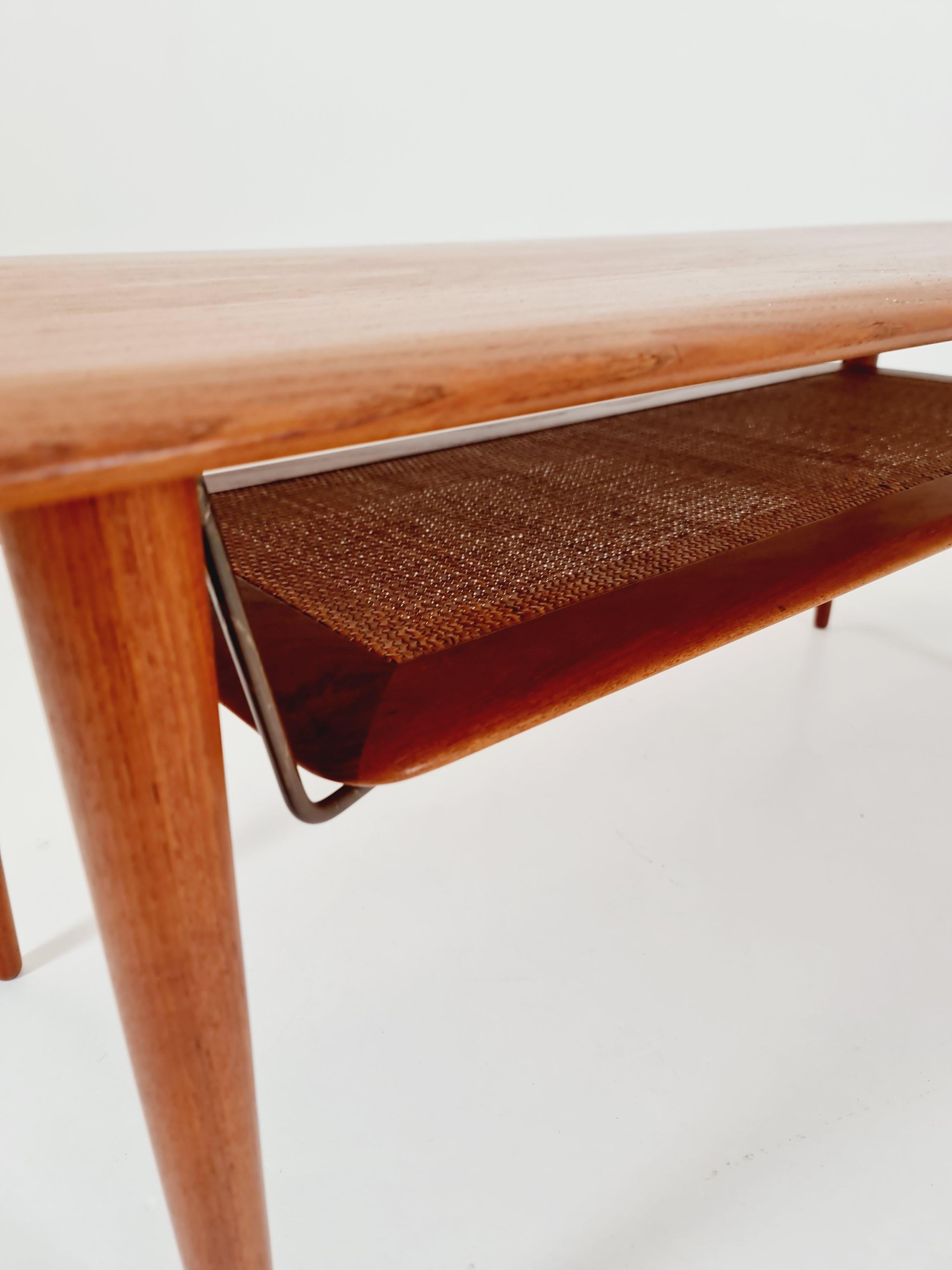 Dänischer Couchtisch aus Teakholz von Peter Hvidt &Orla Mølgaard  für France und Søn, 1960 (Moderne der Mitte des Jahrhunderts) im Angebot