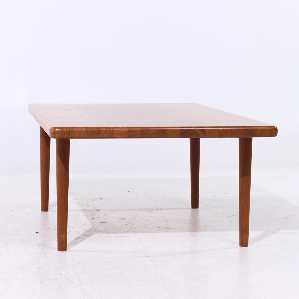 Danish Teak Coffee Table In Good Condition For Sale In Countryside, IL