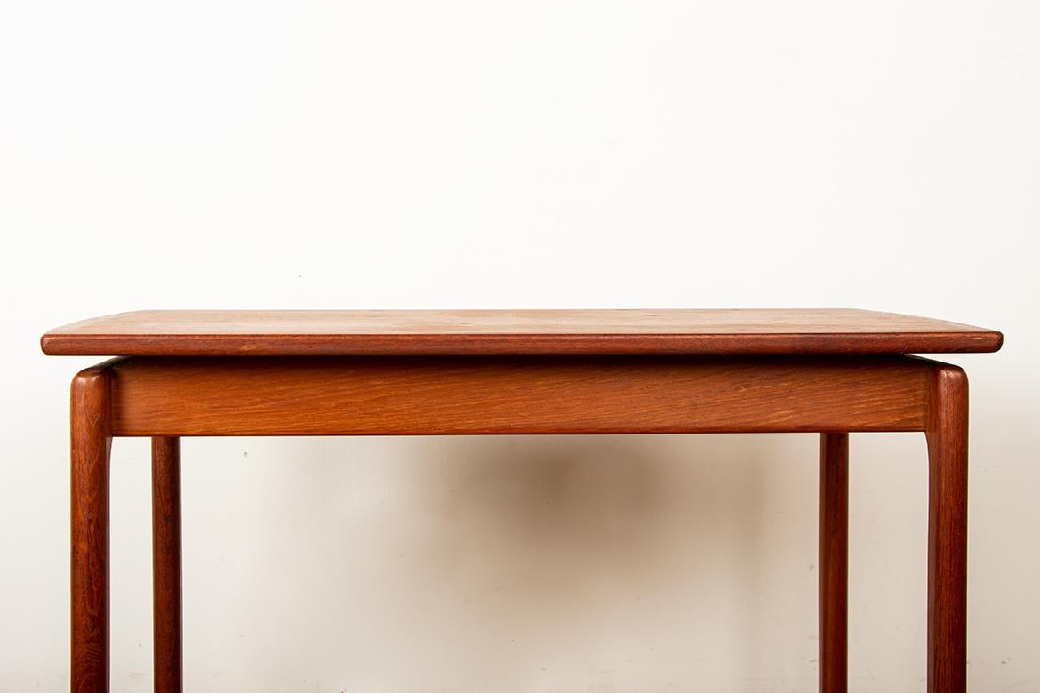 Dänischer Couchtisch aus Teakholz Modell 019 von Ole Wansher für Poul Jeppesen 1960. (Mitte des 20. Jahrhunderts) im Angebot