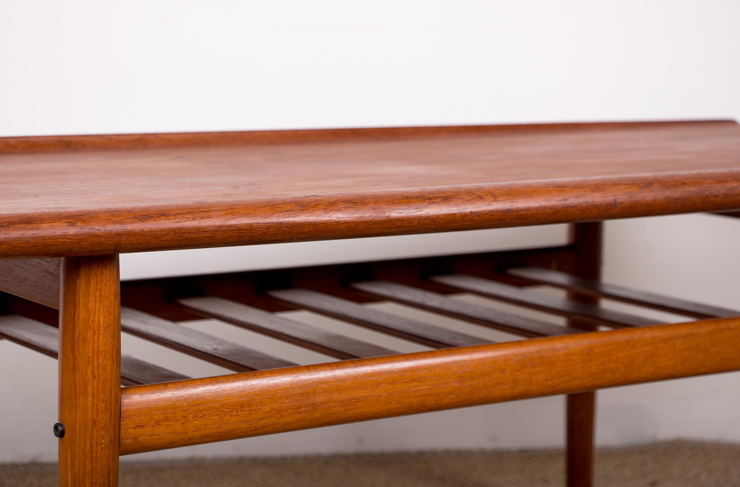 Danish teak coffee table, two levels, by Grete Jalk/Glostrup Mobelfabrik 1960. (Mitte des 20. Jahrhunderts) im Angebot