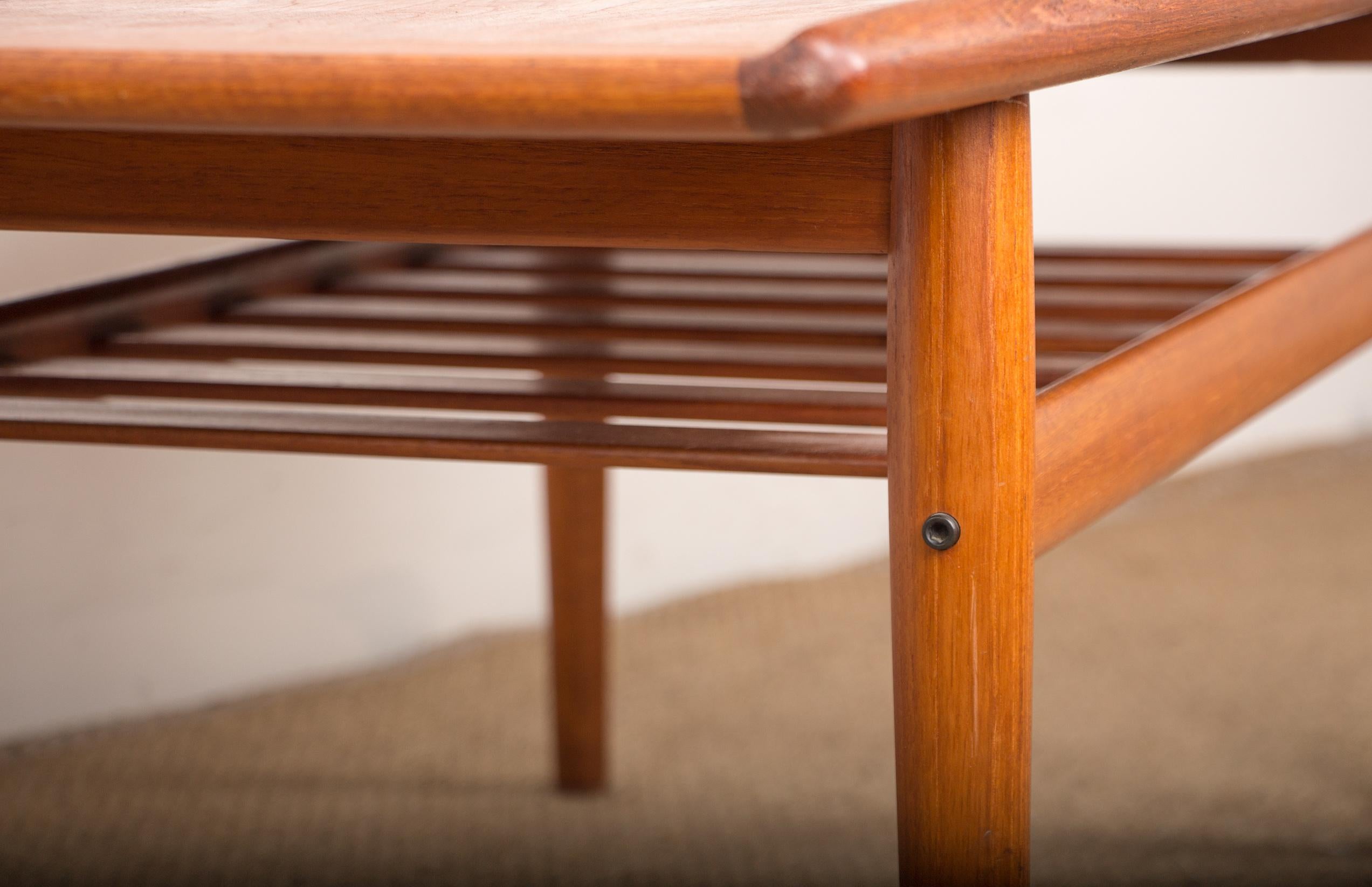 Danish teak coffee table, two levels, by Grete Jalk/Glostrup Mobelfabrik 1960. (Teakholz) im Angebot