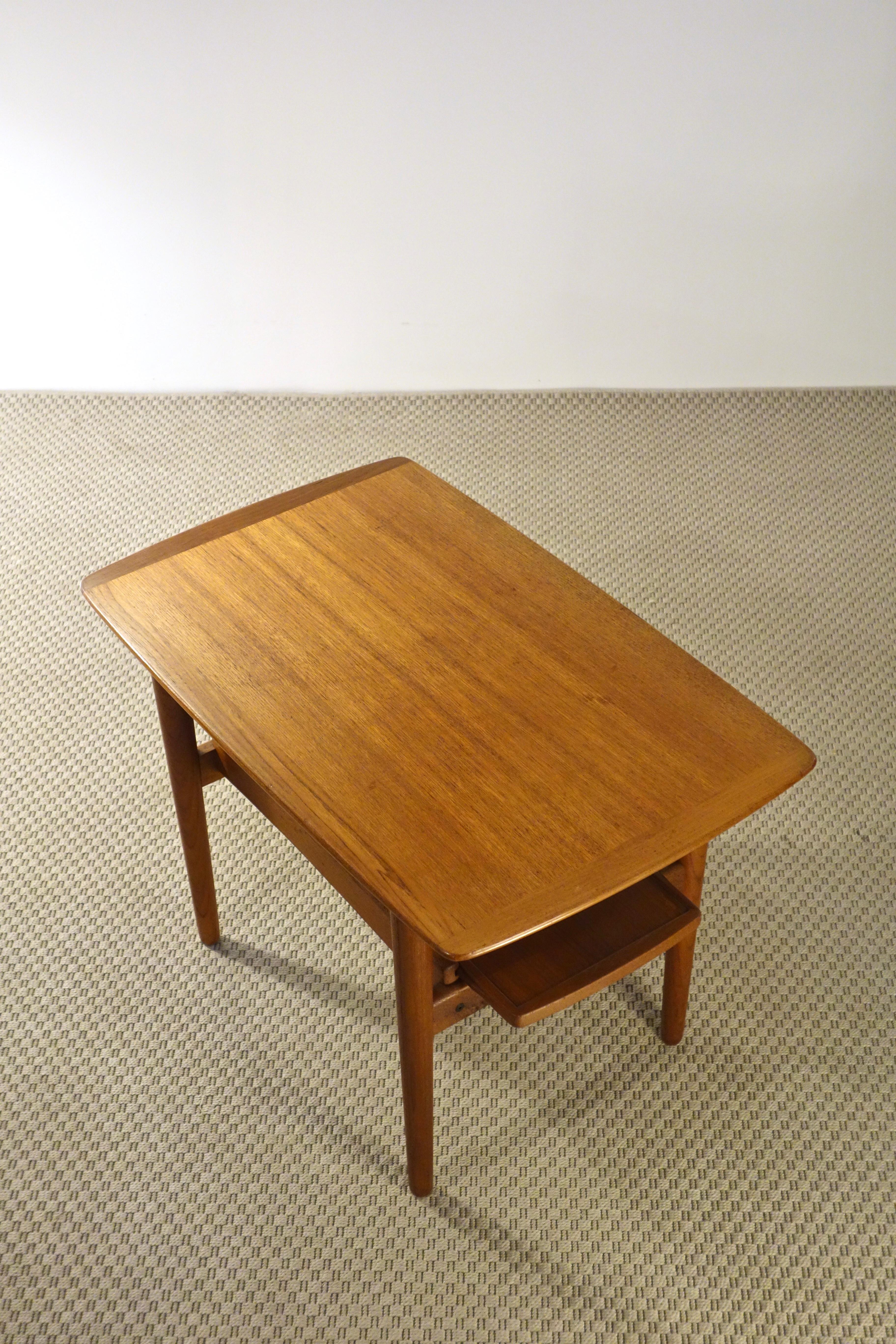 Danish Teak Coffee Table with Tray by Samcom 1960's In Good Condition In VILLEURBANNE, FR
