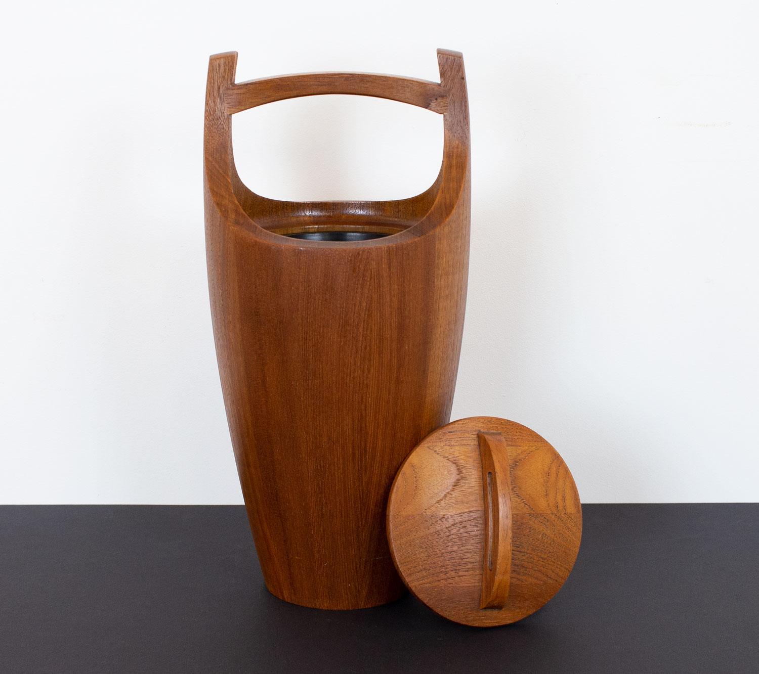 Congo ice bucket made of staved teak with a black plastic liner designed by Jens Quistgaard, a Danish sculptor and Industrial designer, in the late 1950s for Dansk Designs.