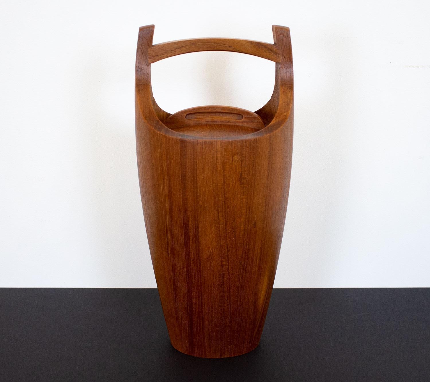 Danish Teak Congo Ice Bucket by Jens Quistgaard for Dansk, 1950s In Good Condition For Sale In Southampton, GB