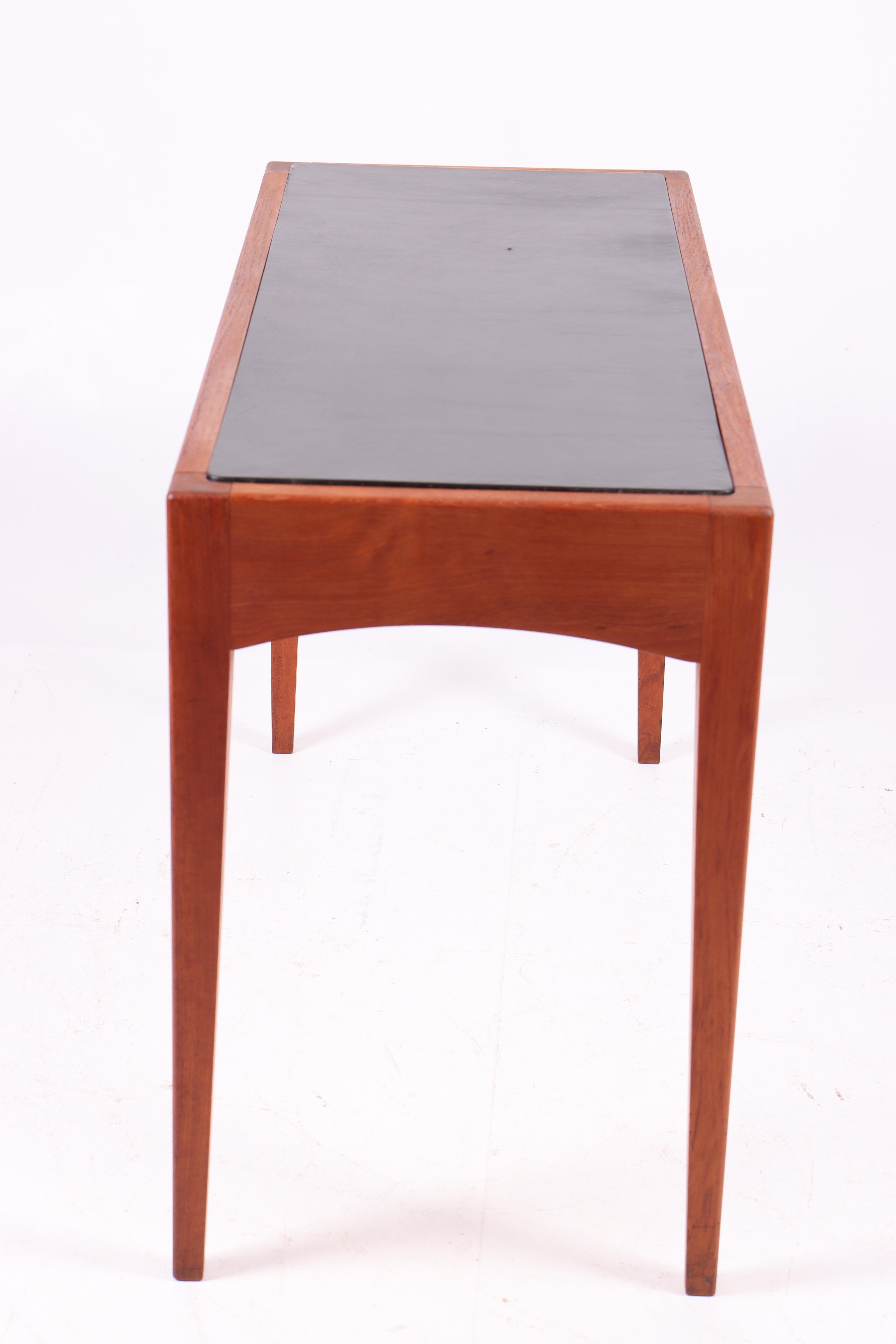 Danish Teak Console Table with Leather Top and Two Drawers in Minimalist Design en Bueno estado para la venta en Lejre, DK