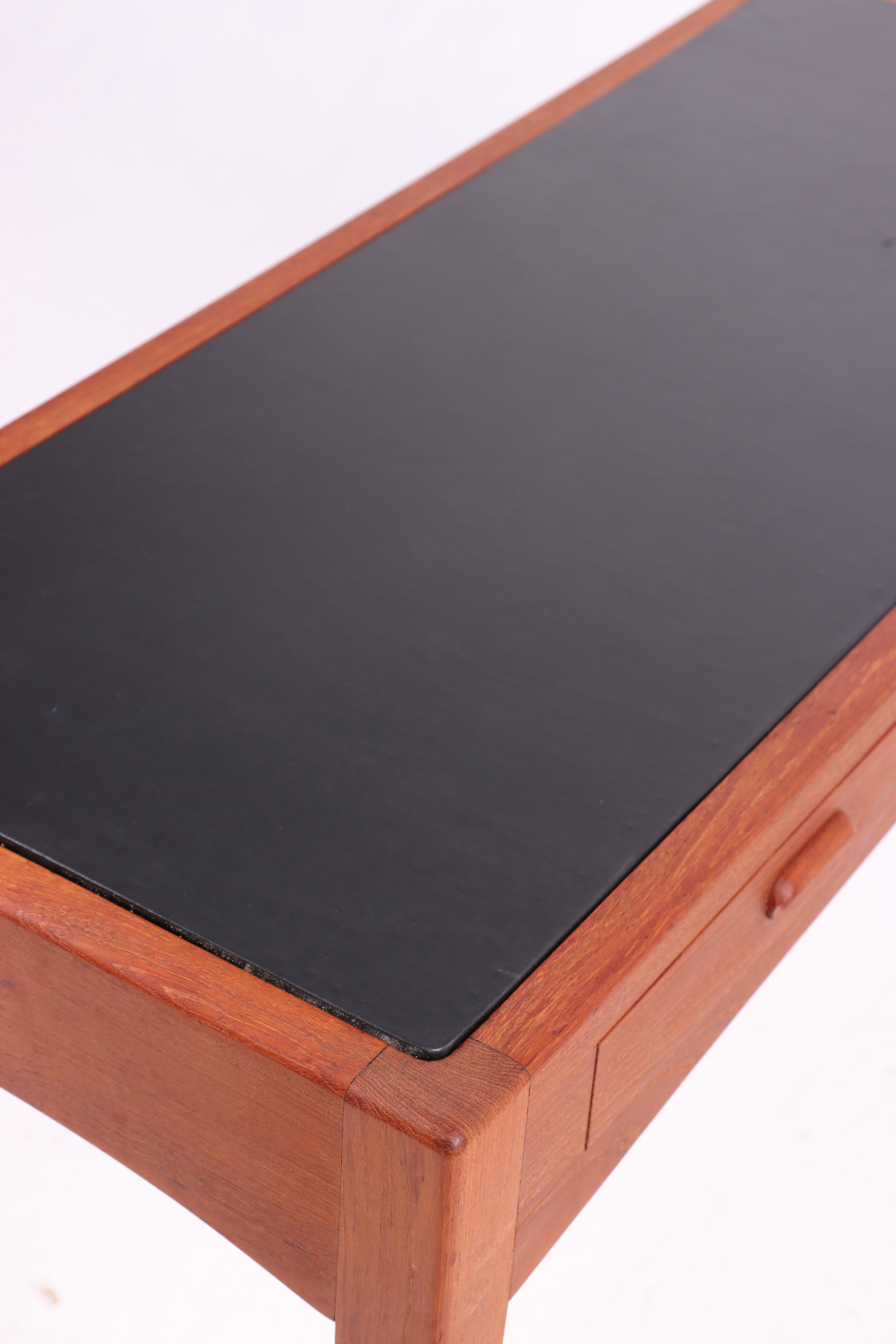 Danish Teak Console Table with Leather Top and Two Drawers in Minimalist Design en venta 1