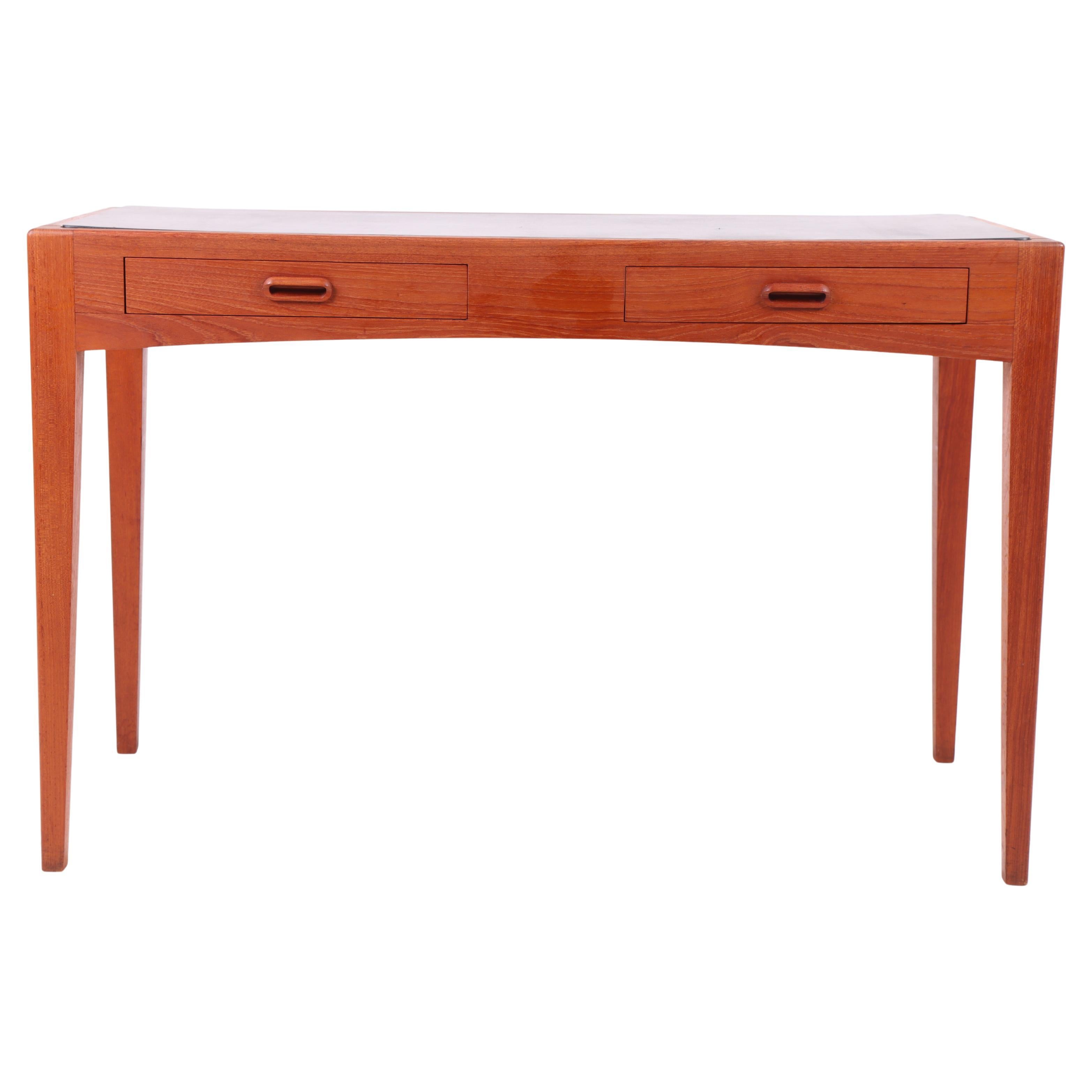 Danish Teak Console Table with Leather Top and Two Drawers in Minimalist Design en venta