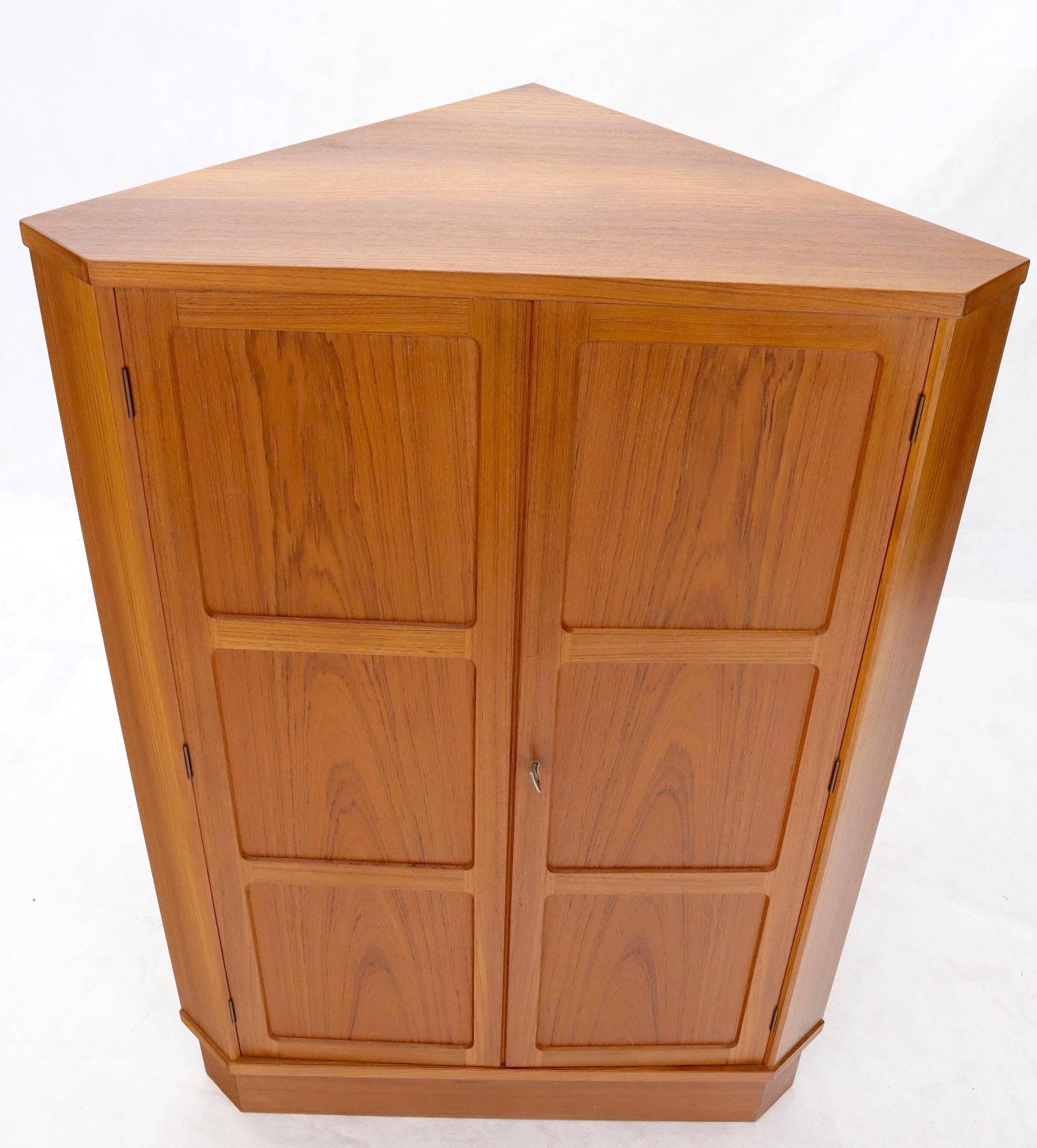 Danish Teak Corner Storage Liquor Cabinet Bar In Excellent Condition For Sale In Rockaway, NJ