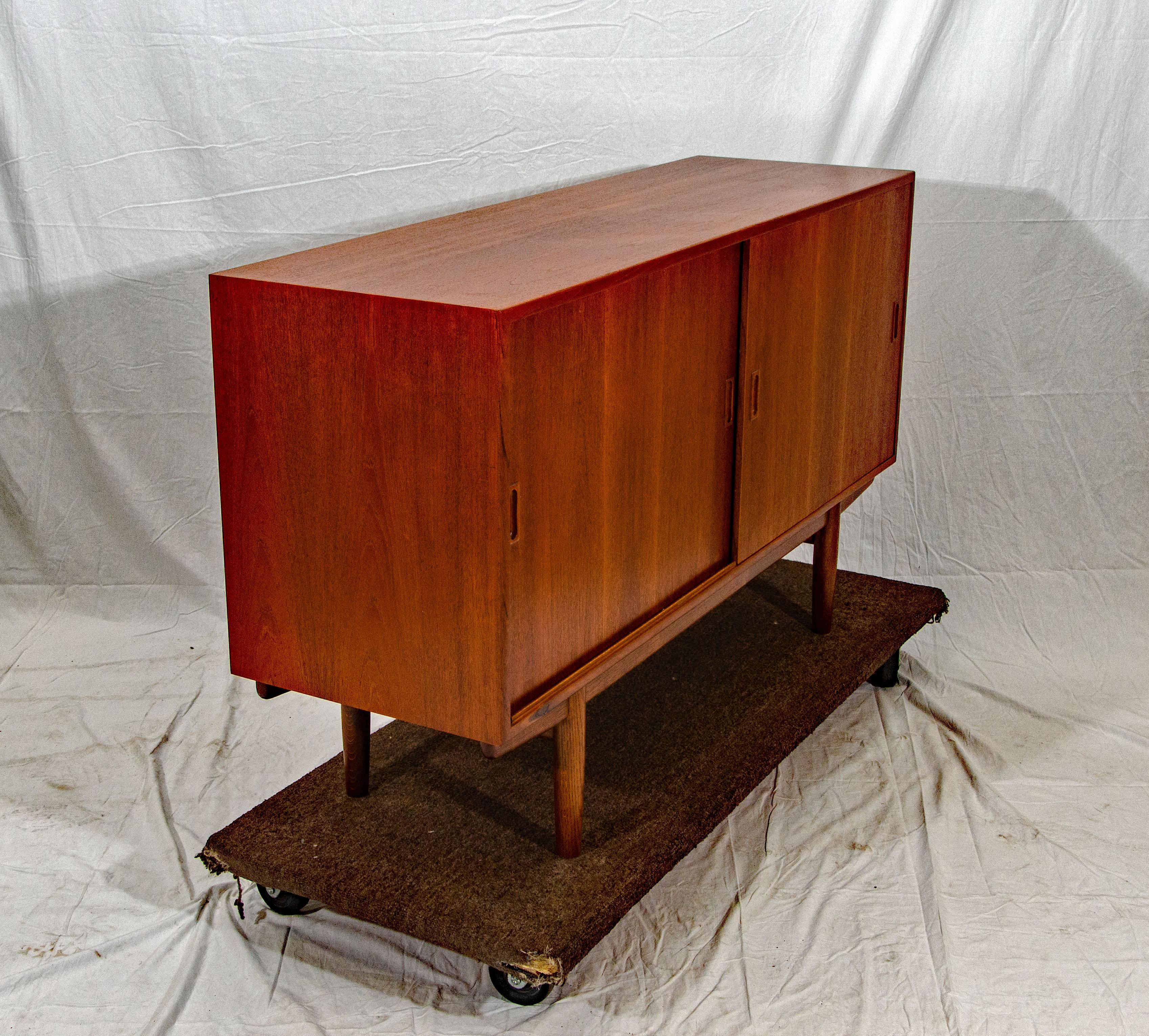 Nice medium size Danish teak credenza on a signature Børge Mogensen sled base which measures 11