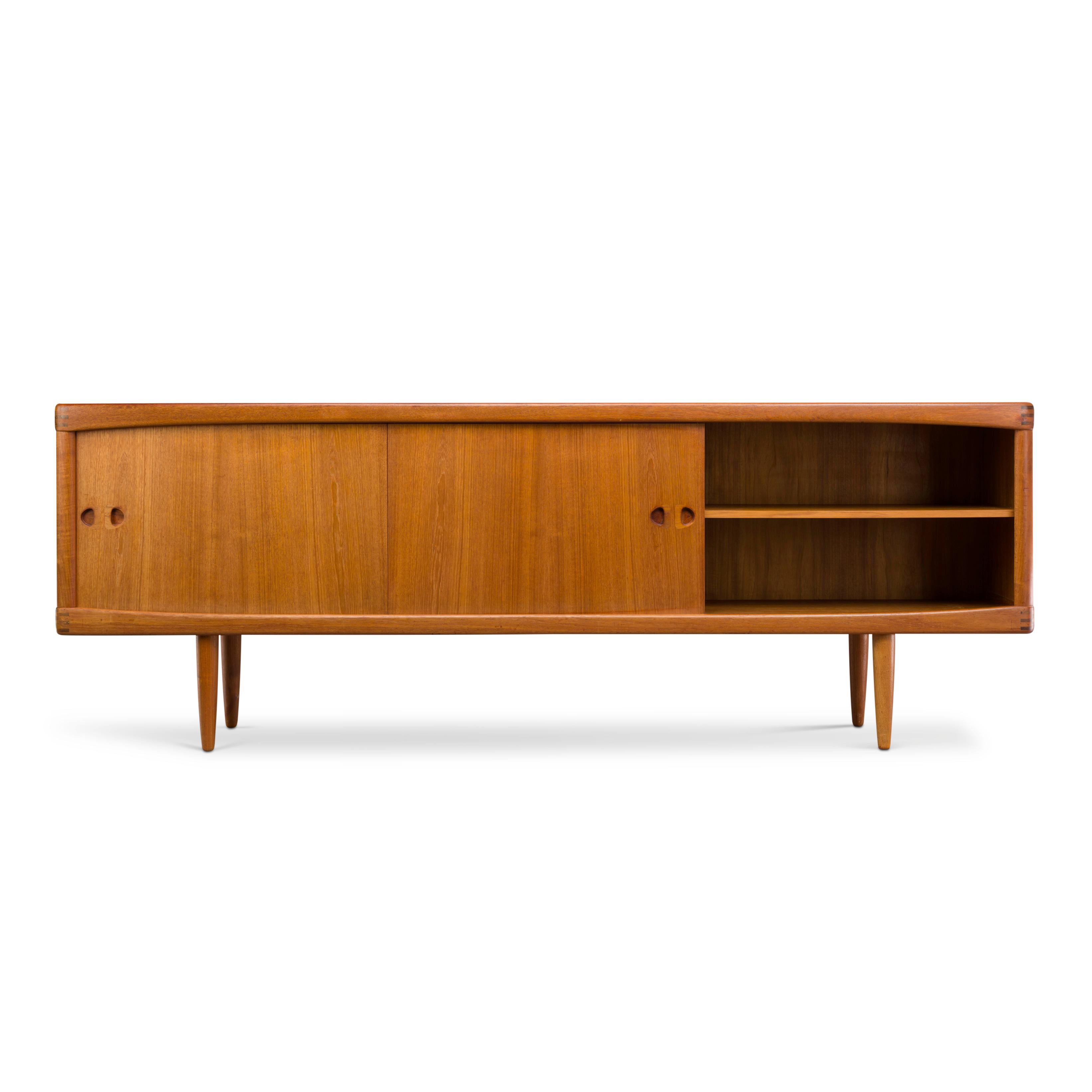 A true masterpiece! The essence of vintage design, that's what this credenza by H.W. Klein is. Klein was inspired by natural curvature and shapes and worked that into this piece of furniture with the highest possible quality of furniture making.