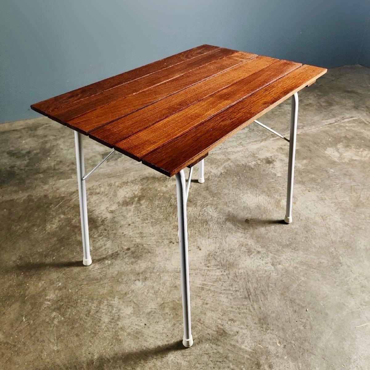 Daneline BKS 4 sillas y mesa apilables de jardín Mid Century Vintage en venta 4