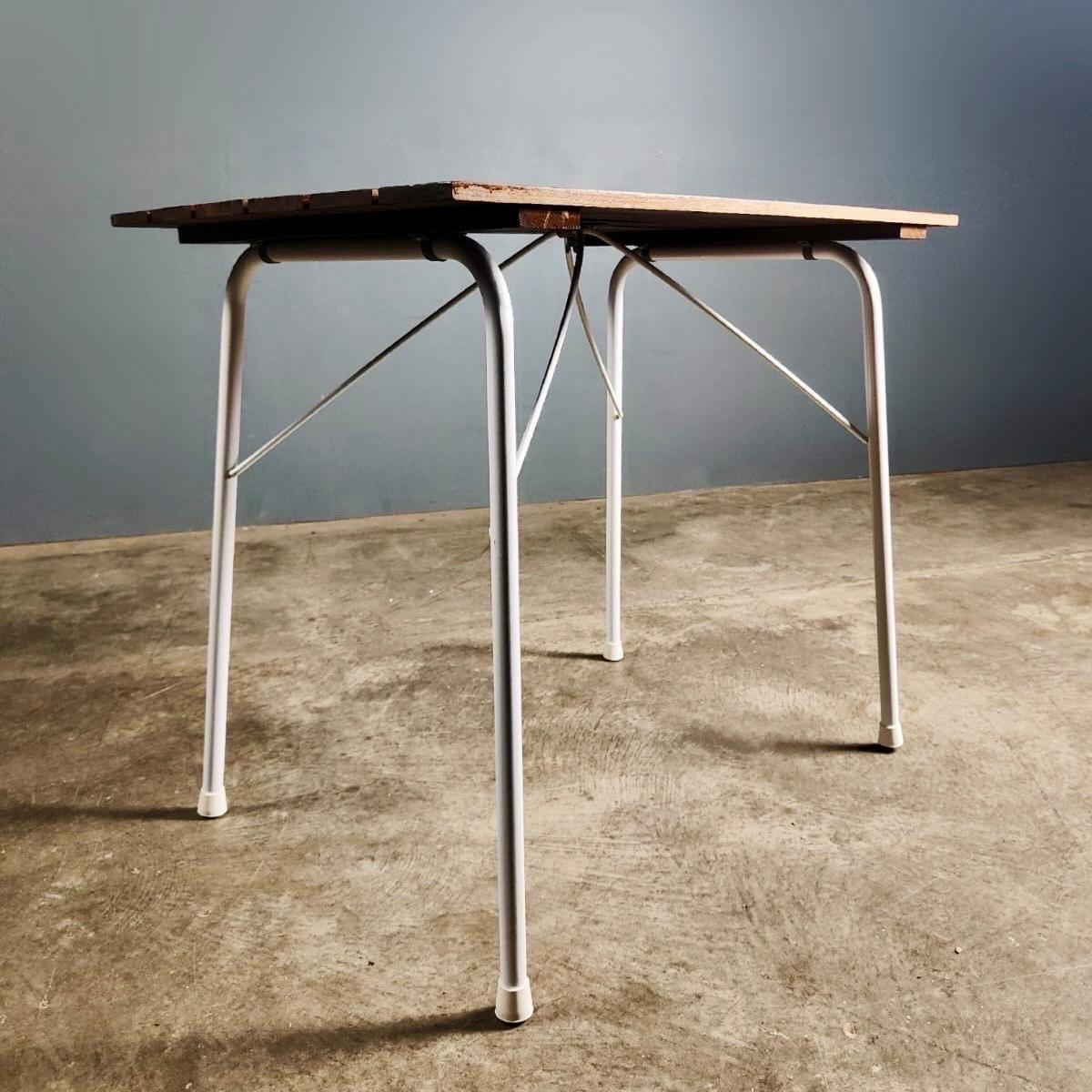 Daneline BKS 4 sillas y mesa apilables de jardín Mid Century Vintage en venta 5